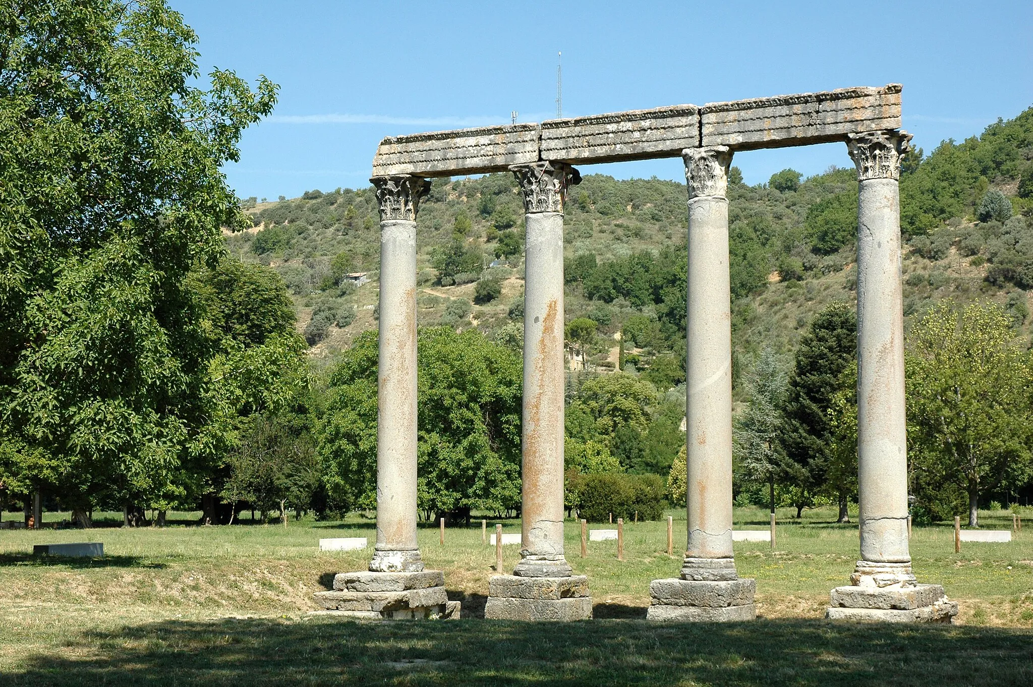 Photo showing: Temple of Apollo in Riez
