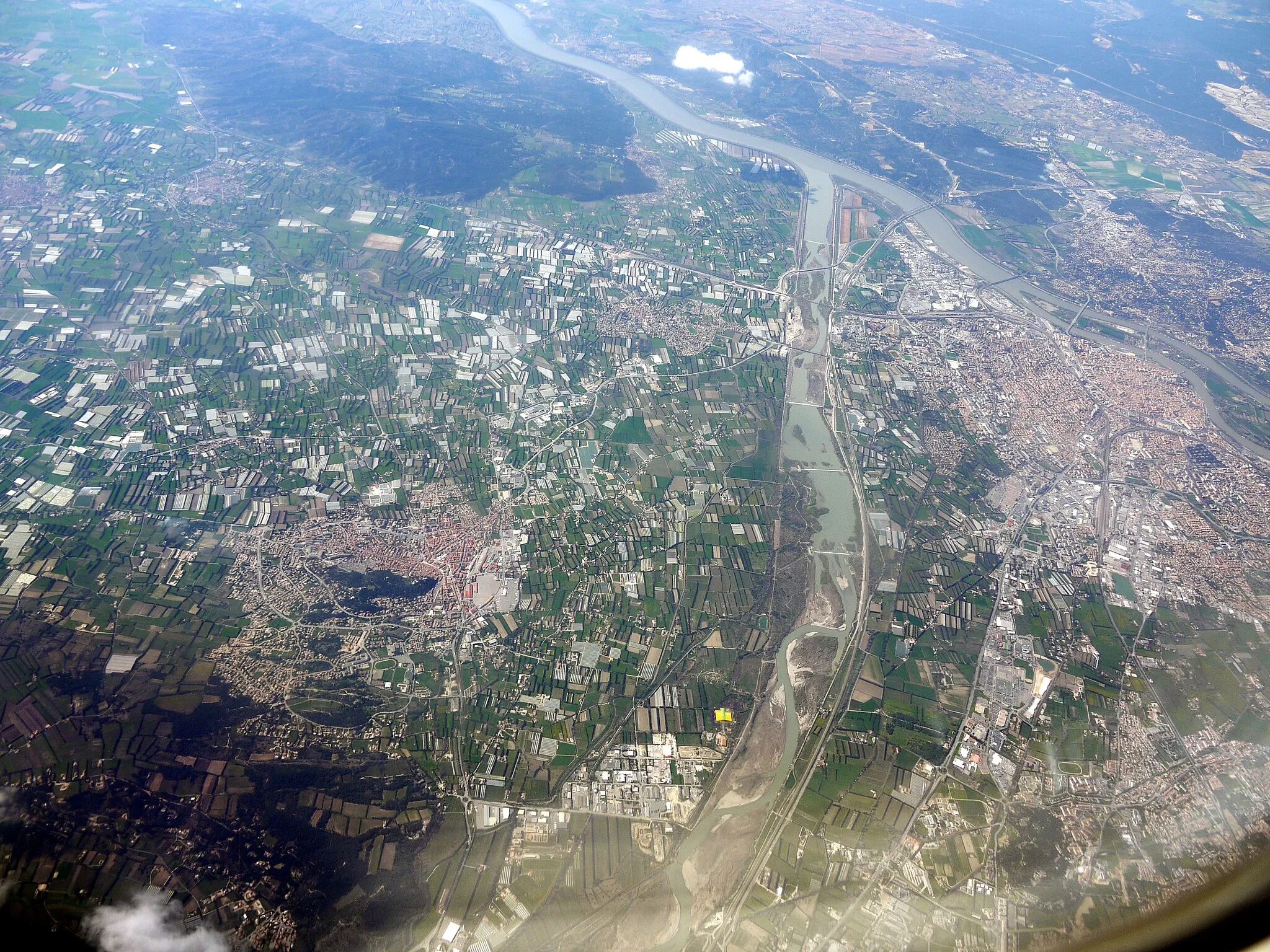 Photo showing: Rognonas and Avignon, photograph taken from the sky, on the fly line between Marseille and Stockholm.