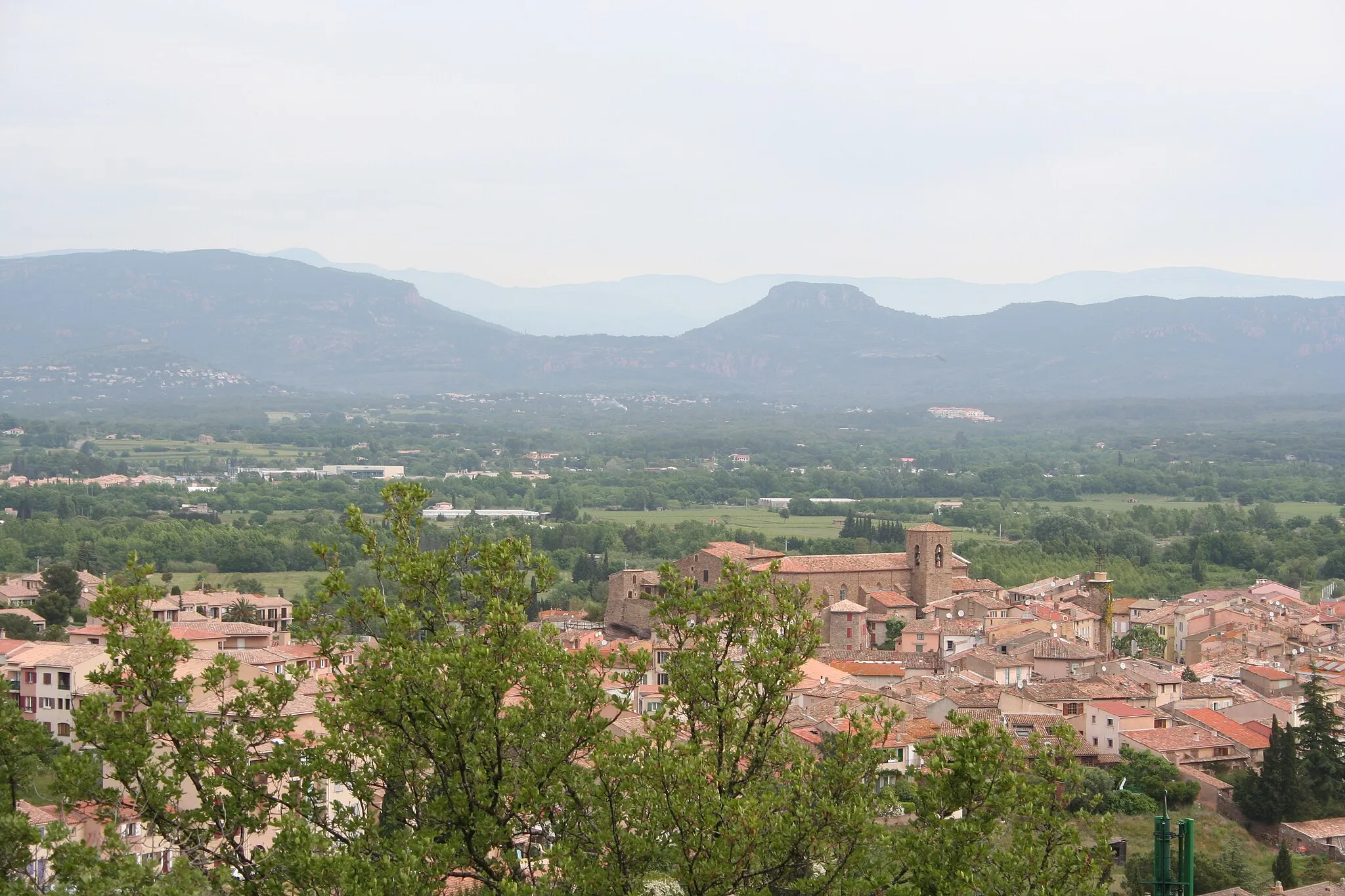 Photo showing: Roquebrune-sur-Argens, Var département, France, from the southwest