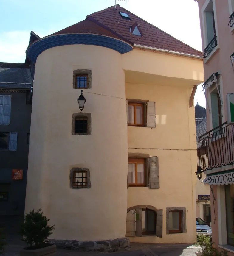 Photo showing: La maison de la tour, place Grenette, restaurée en 2010.
