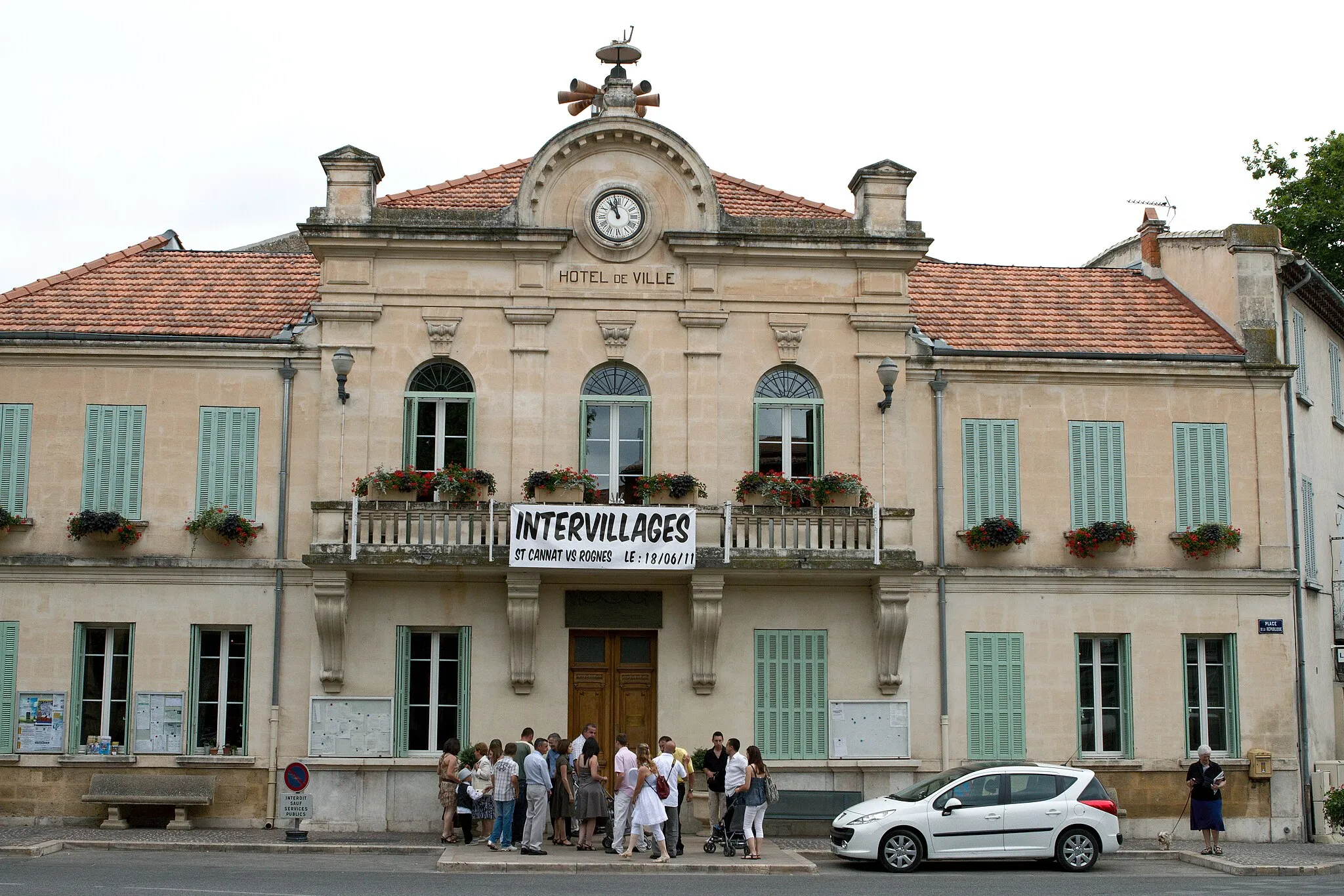 Photo showing: Town hall in Saint-Cannat, Bouches-du-Rhône (France).