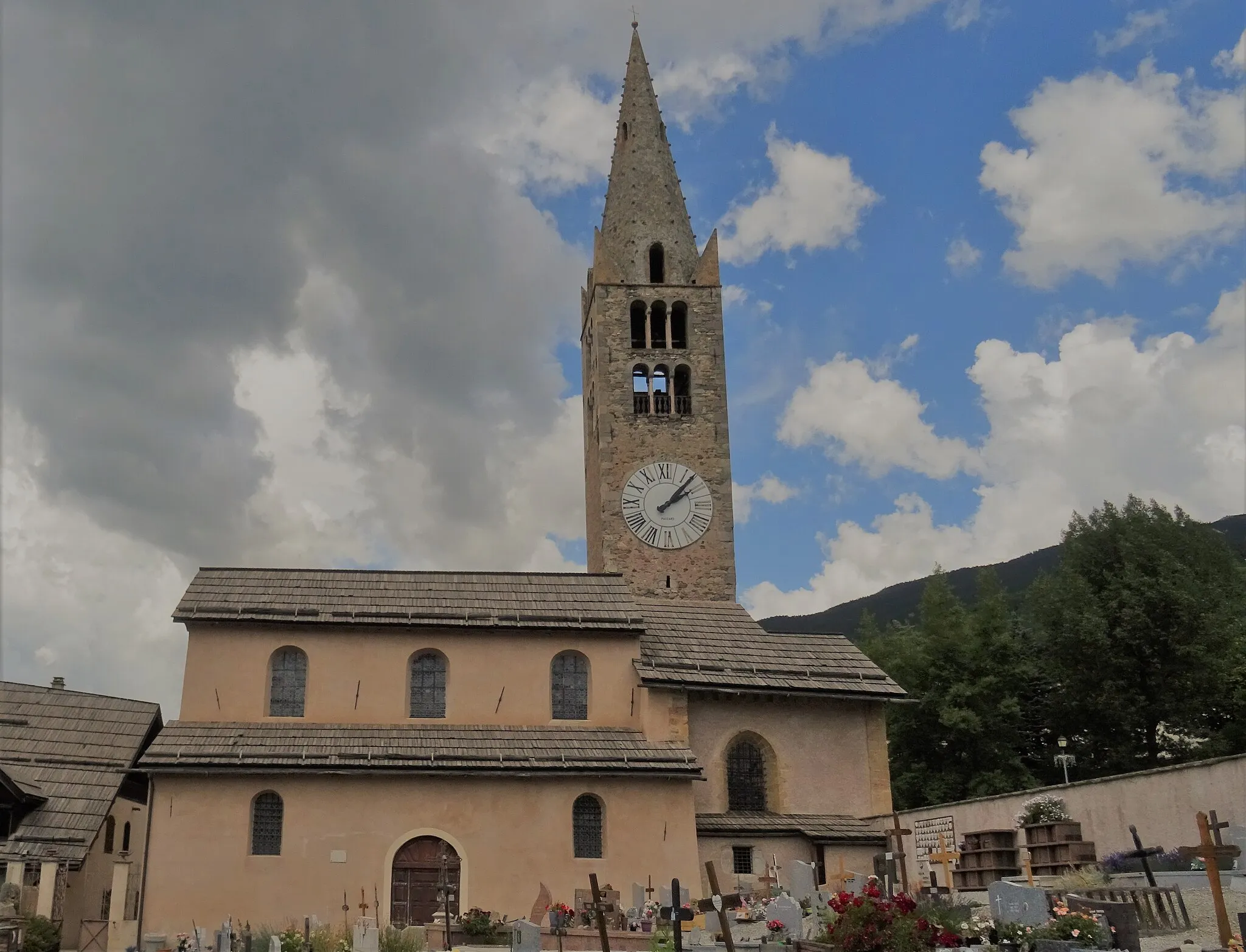 Photo showing: église de Saint-Chaffrey vue latérale