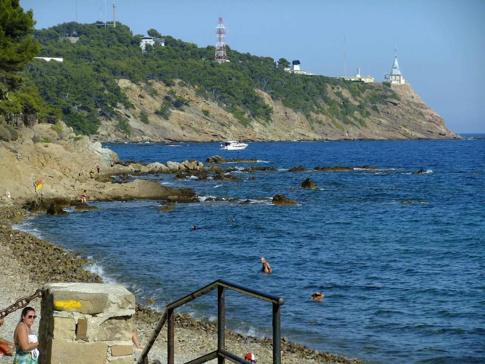 Photo showing: Plage de la Coudoulière et  pointe du Rascas, au sud de Saint-Mandrier, en France.