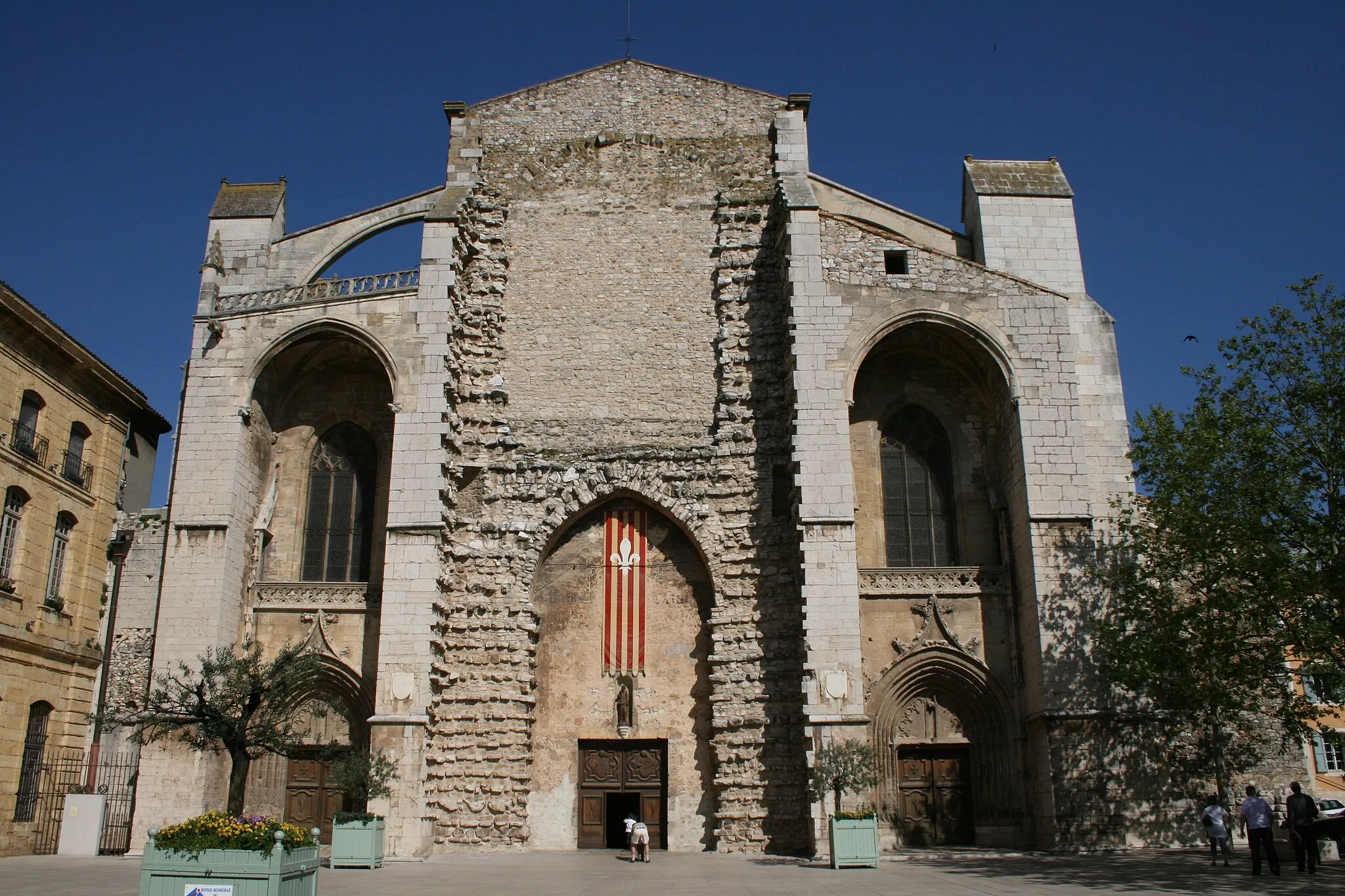 Photo showing: Basilique Sainte-Marie-Madeleine de Saint-Maximin-la-Sainte-Baume portail