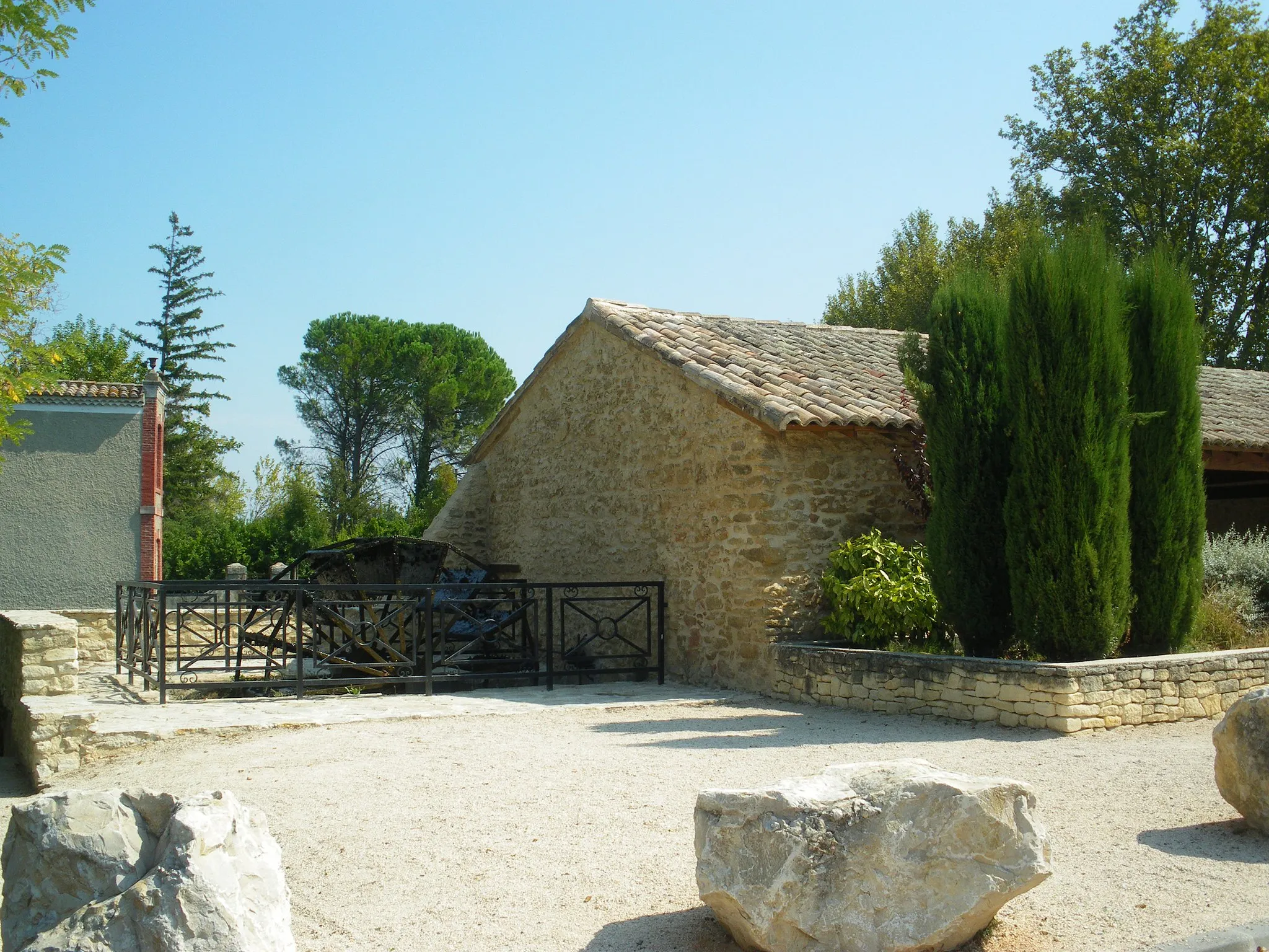Photo showing: Wash house of Saint Saturnin lès Avignon, Vaucluse, France