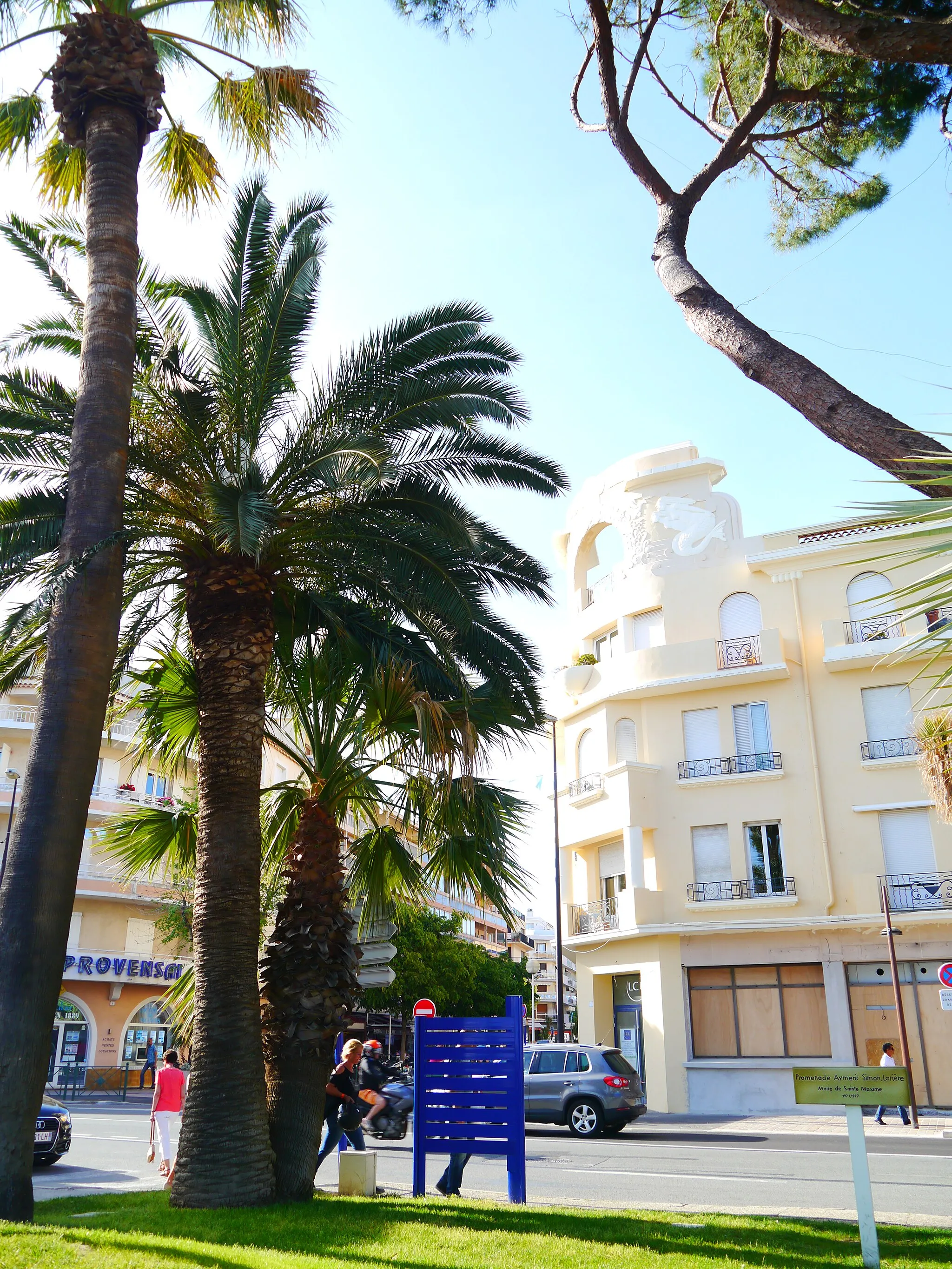 Photo showing: Art Deco Facade, Sainte-Maxime