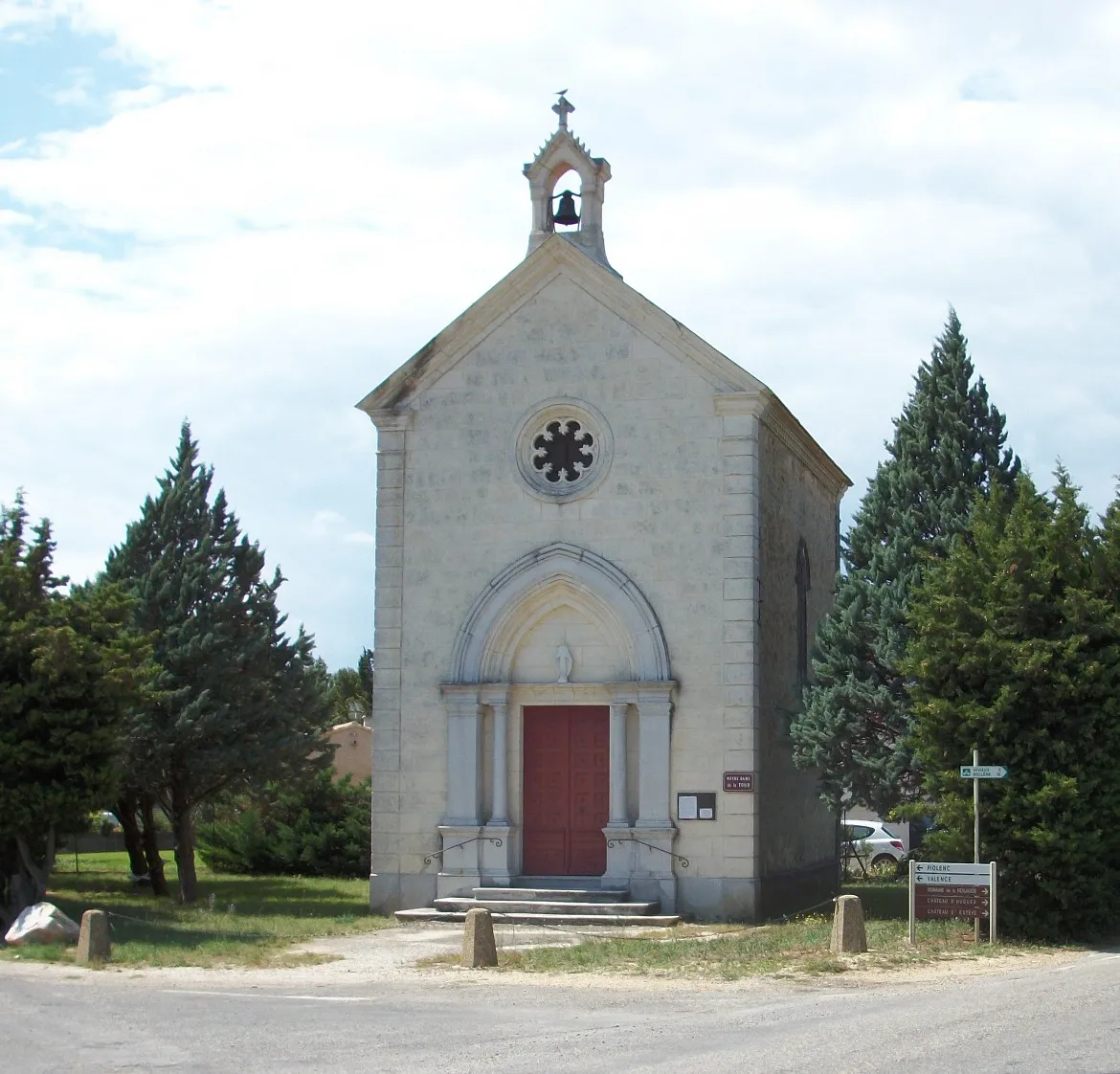 Photo showing: Notre Dame de la Tour chapel, Sérignan-du-Comtat, Vaucluse, France.