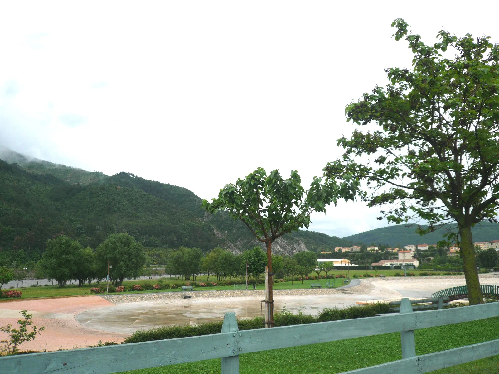 Photo showing: Plan d'eau de Sisteron