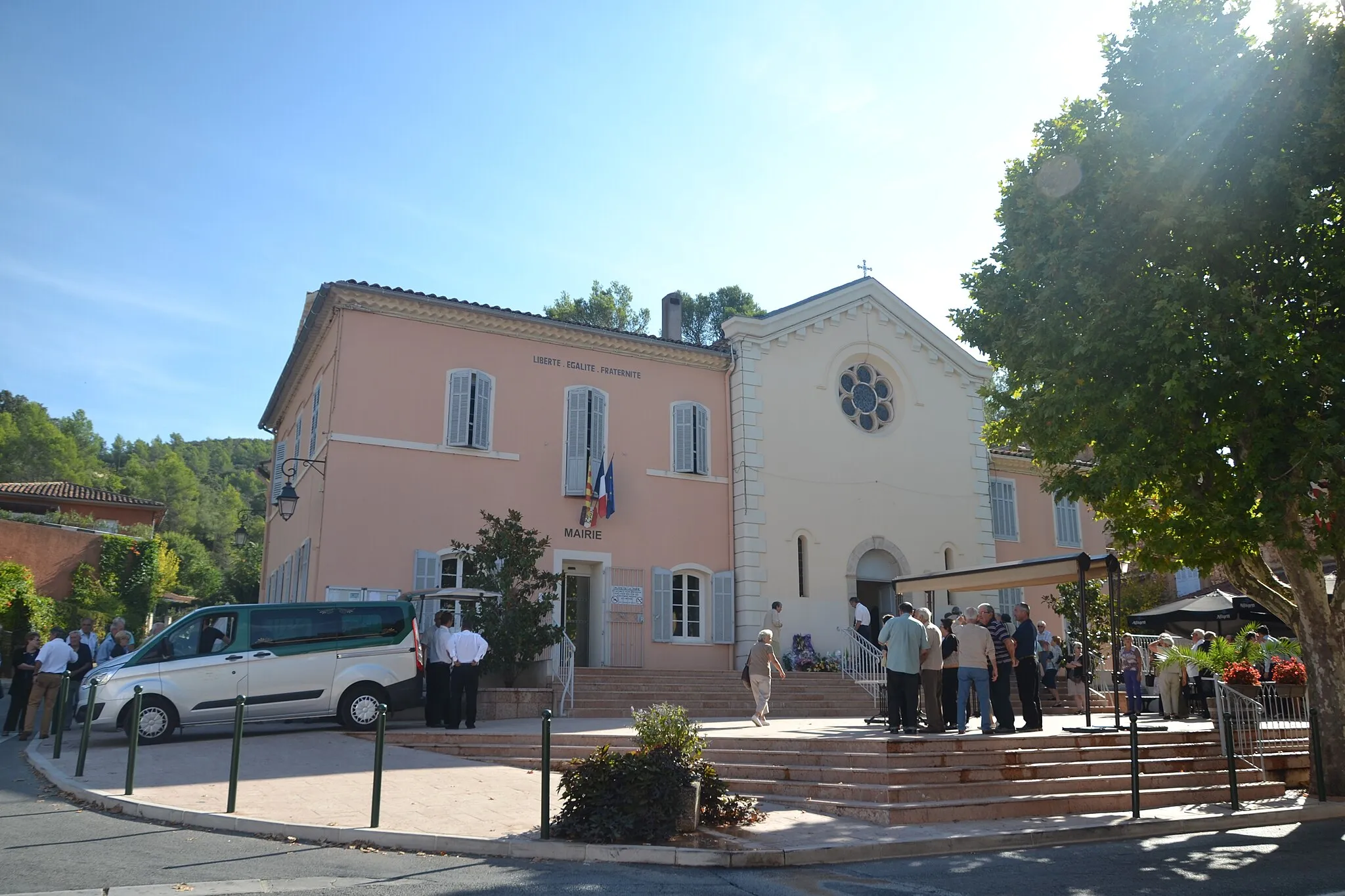 Photo showing: This building is indexed in the base Mérimée, a database of architectural heritage maintained by the French Ministry of Culture, under the reference PA00081746 .