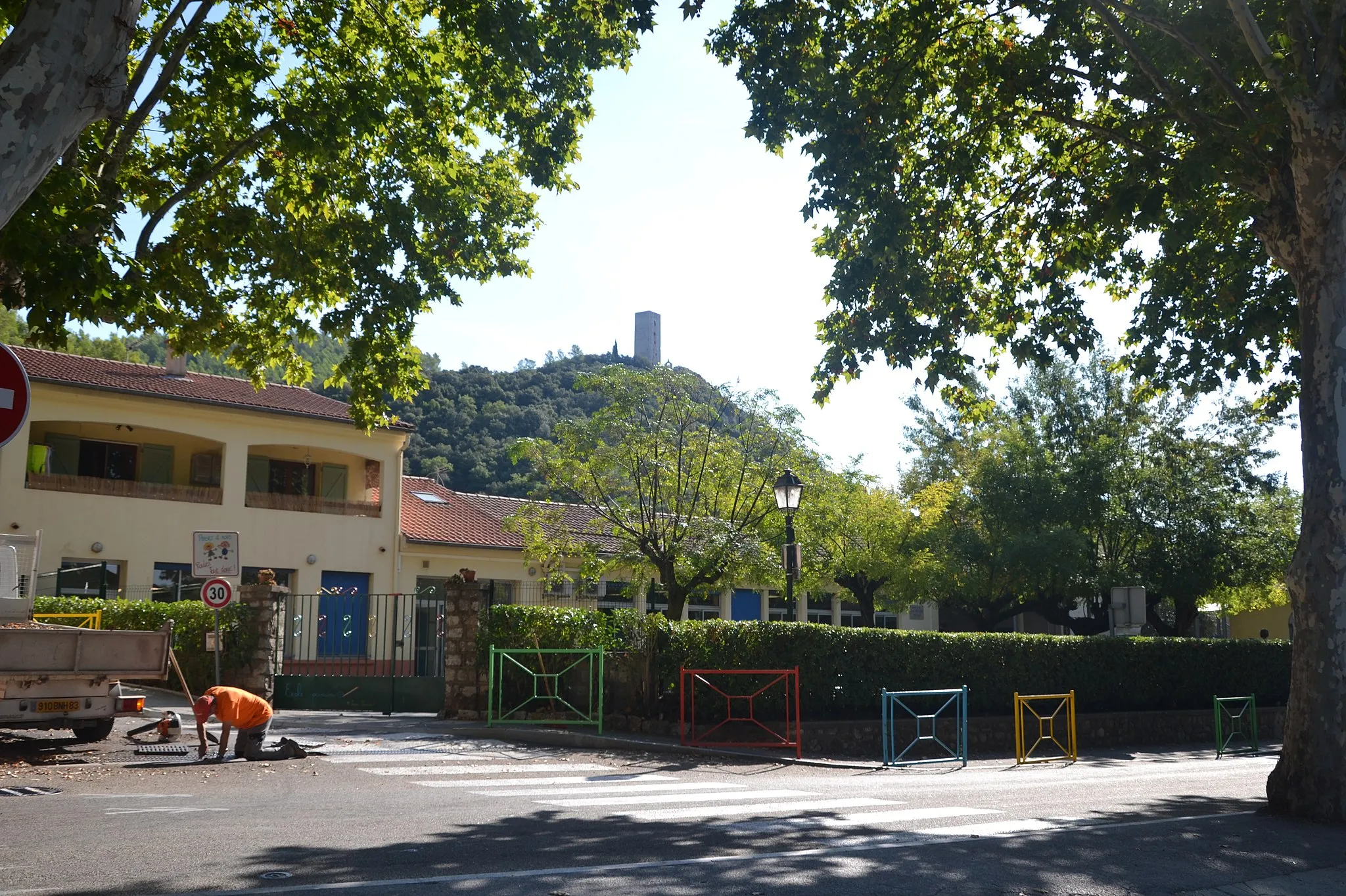Photo showing: école primaire de Taradeau