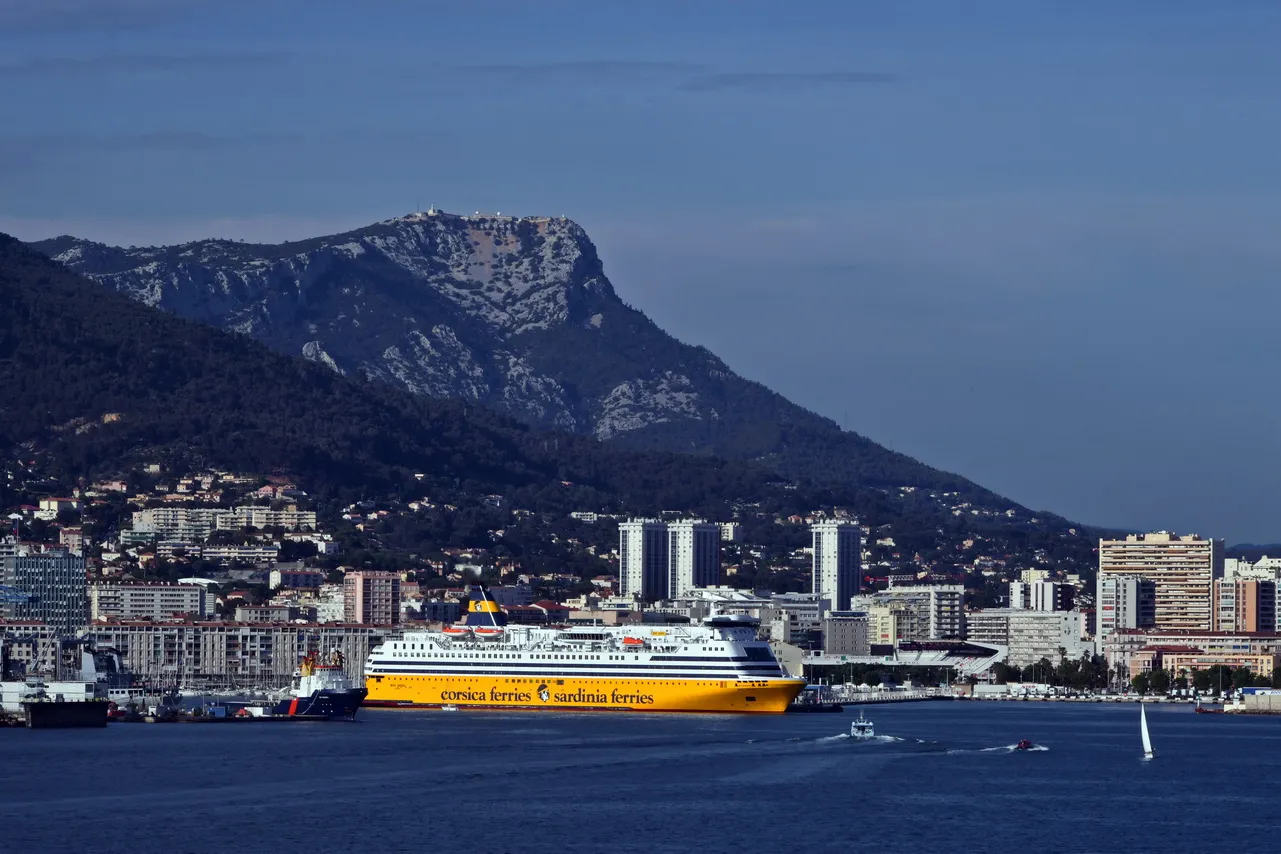 Photo showing: Toulon Hafen