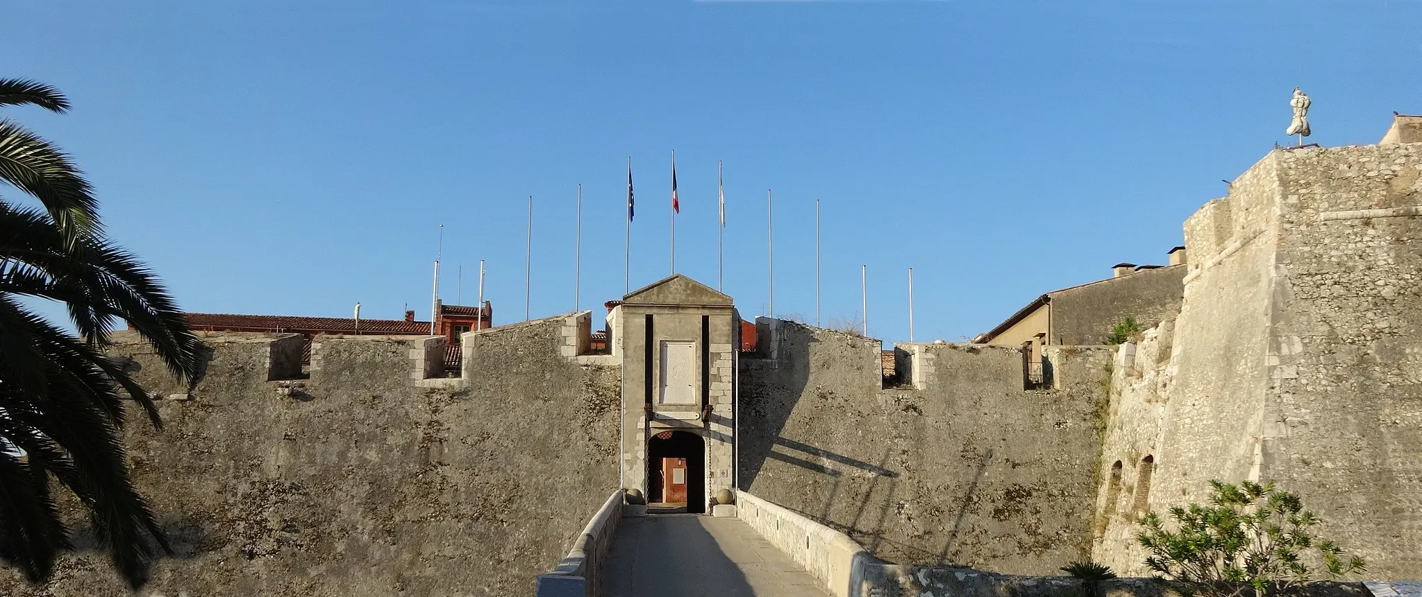 Photo showing: This building is classé au titre des monuments historiques de la France. It is indexed in the base Mérimée, a database of architectural heritage maintained by the French Ministry of Culture, under the reference PA00080920 .