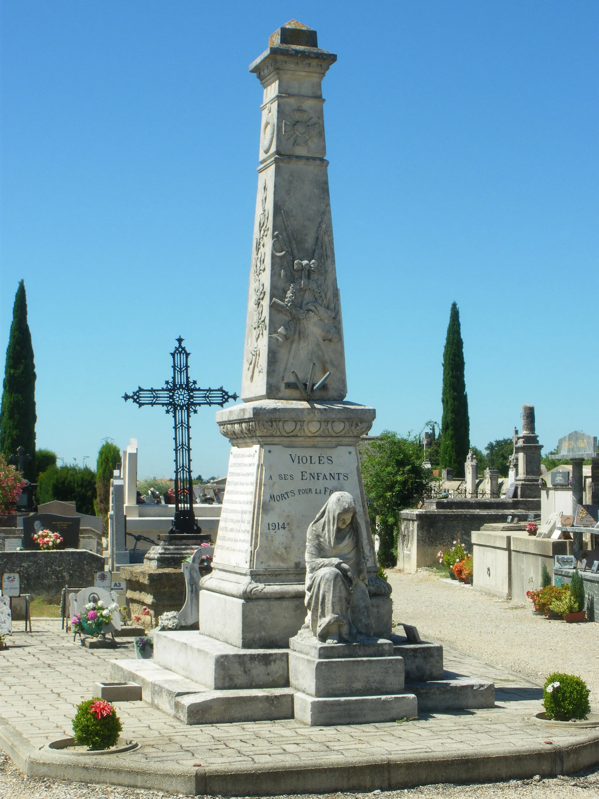 Photo showing: Soldiers mémorial, Violès, Vaucluse, France