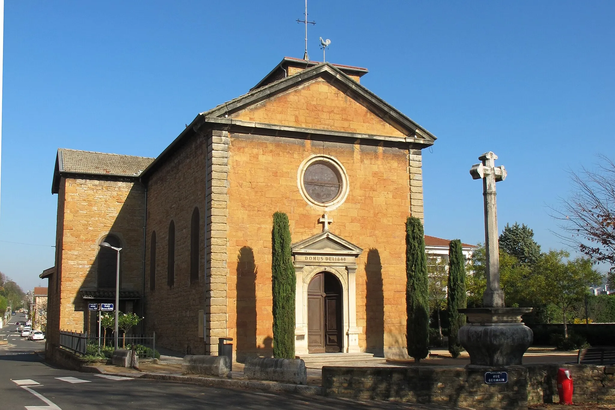 Photo showing: Église de la Nativité-de-Notre-Dame d'Albigny-sur-Saône - Albigny-sur-Saône, Rhône, France.