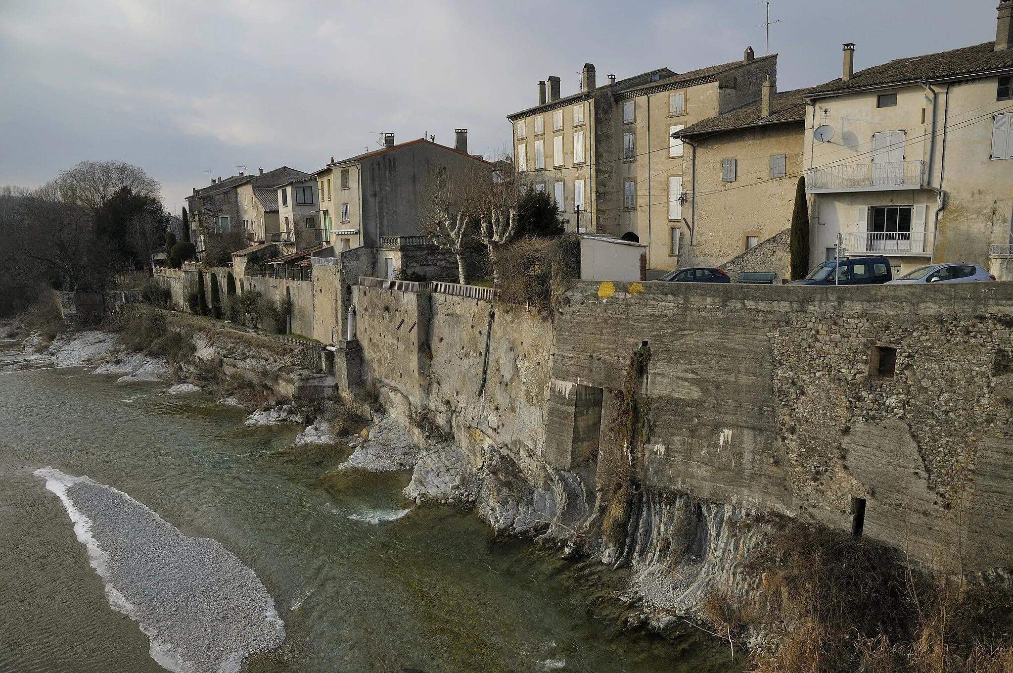 Photo showing: vue en aval du pont d'Aouste