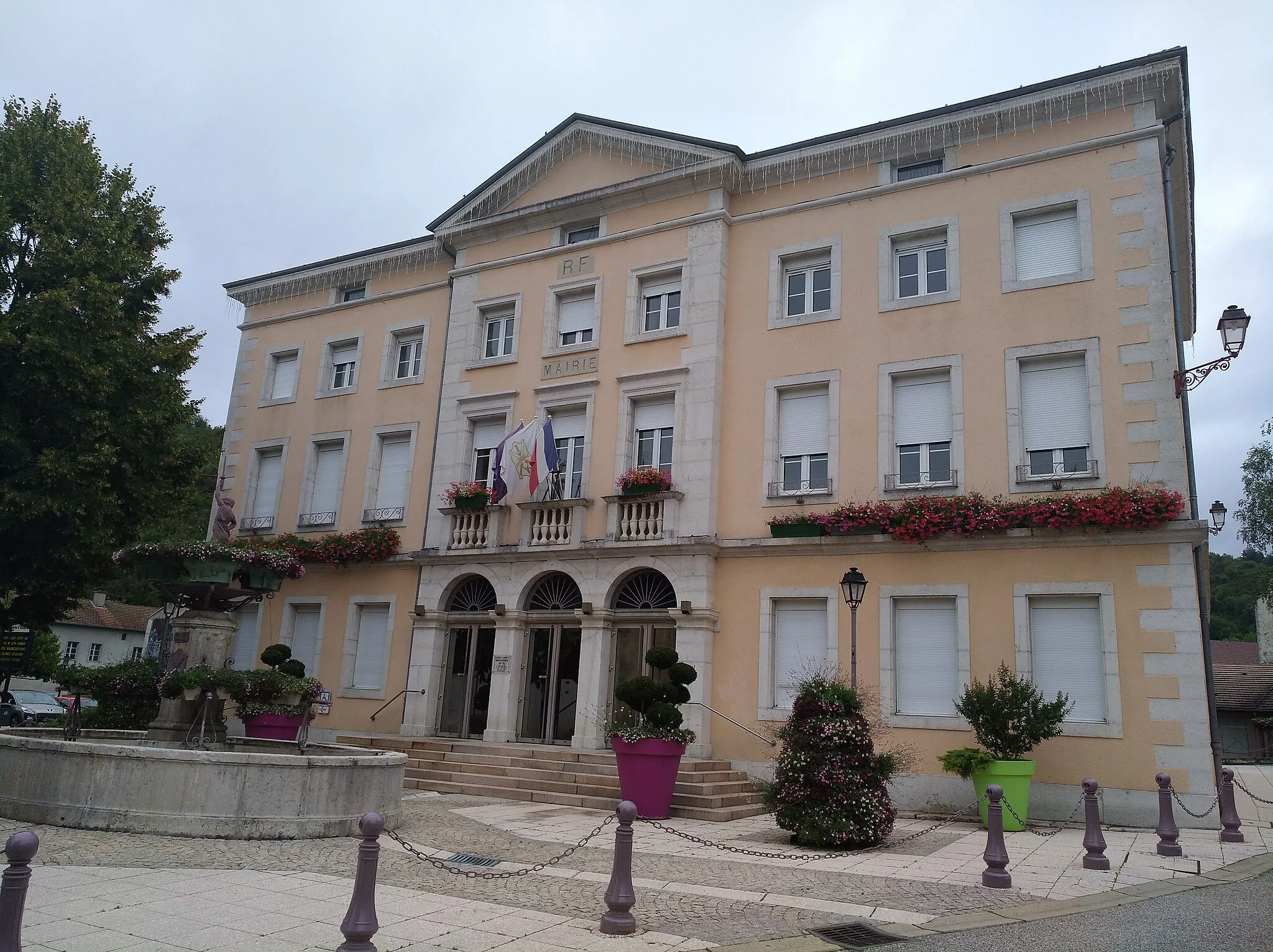 Photo showing: Mairie d'Arbent (Ain, France).