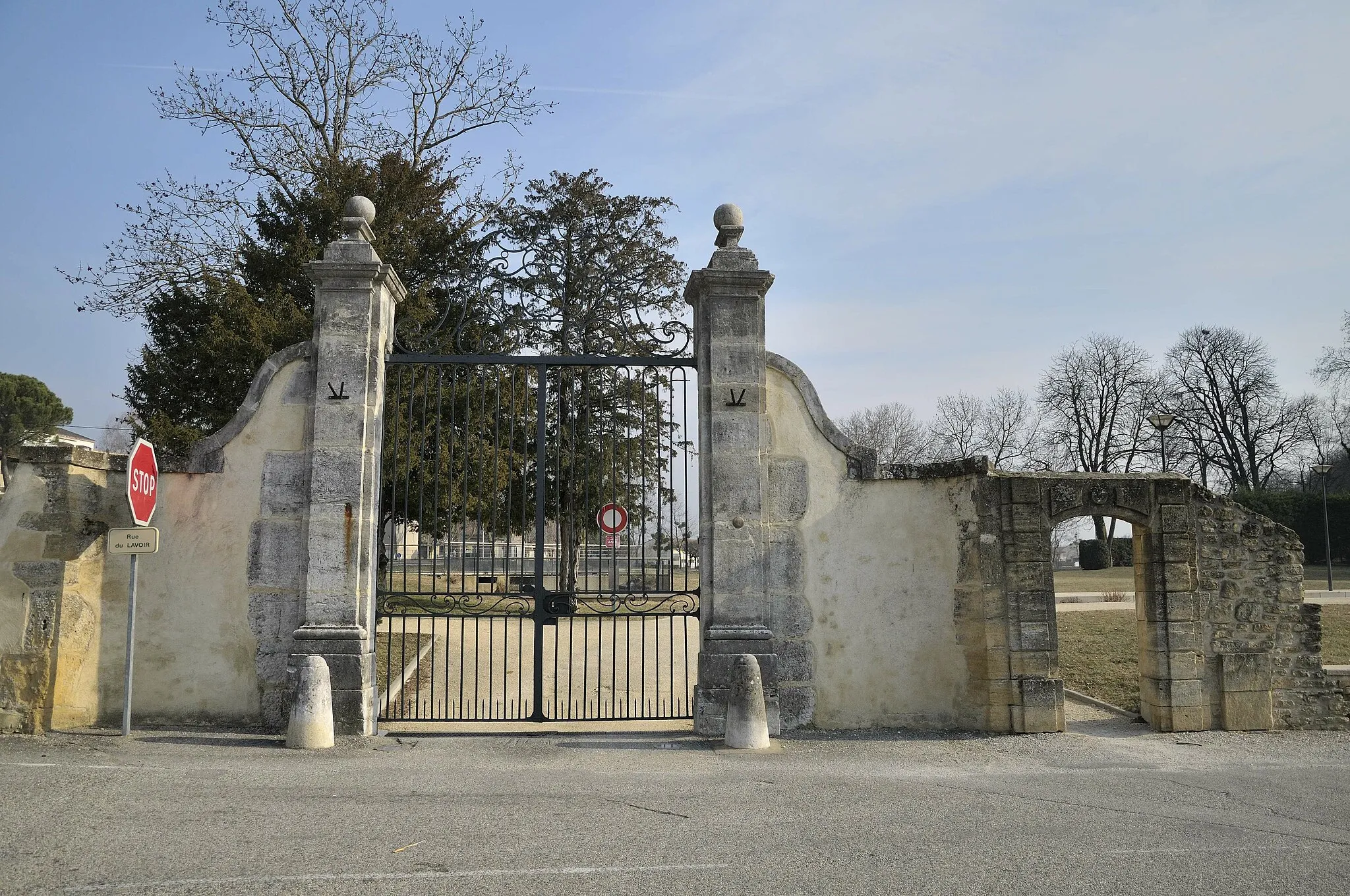 Photo showing: ancienne porte d'accès au parc