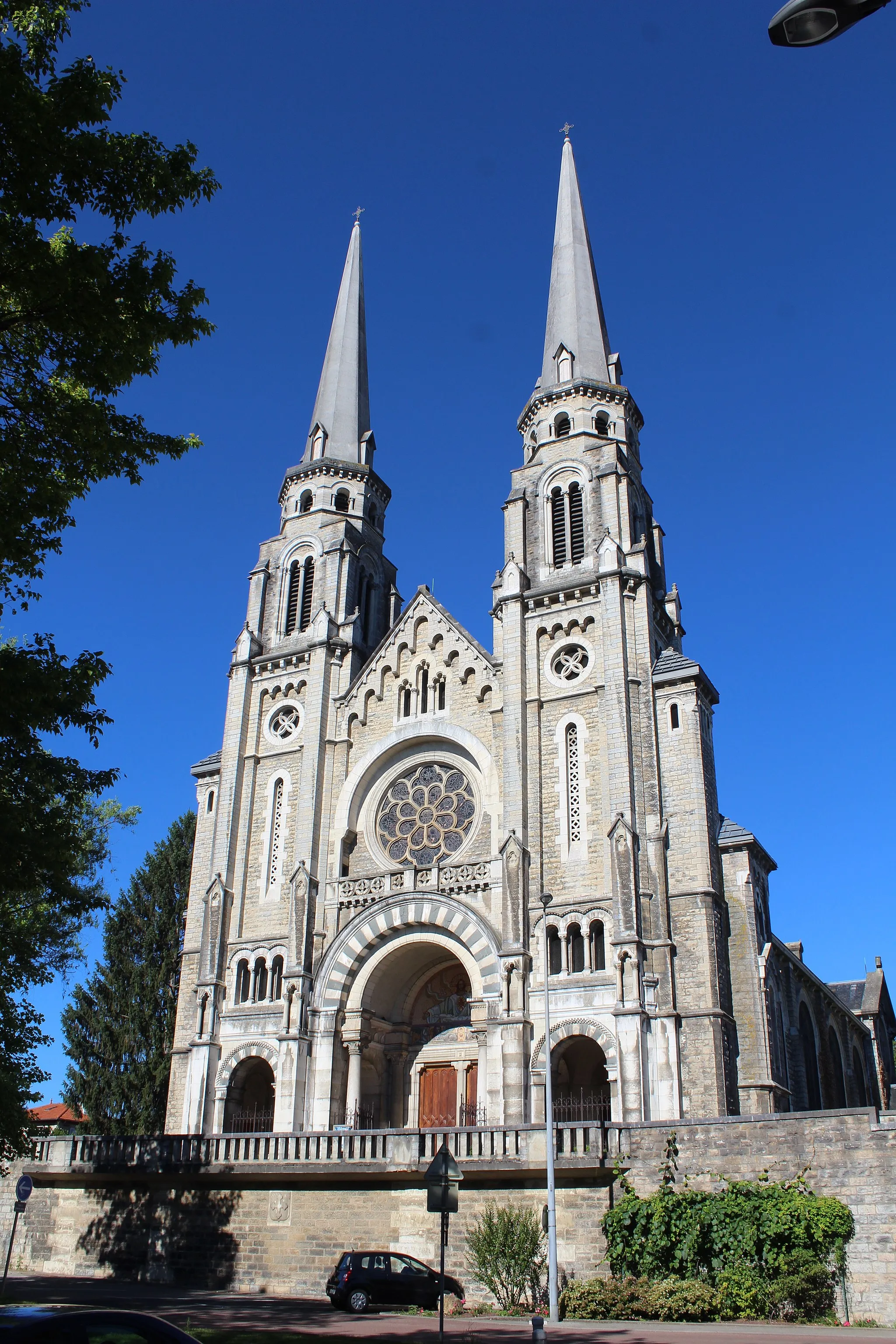 Photo showing: Basilique du Sacré-Cœur de Bourg-en-Bresse.