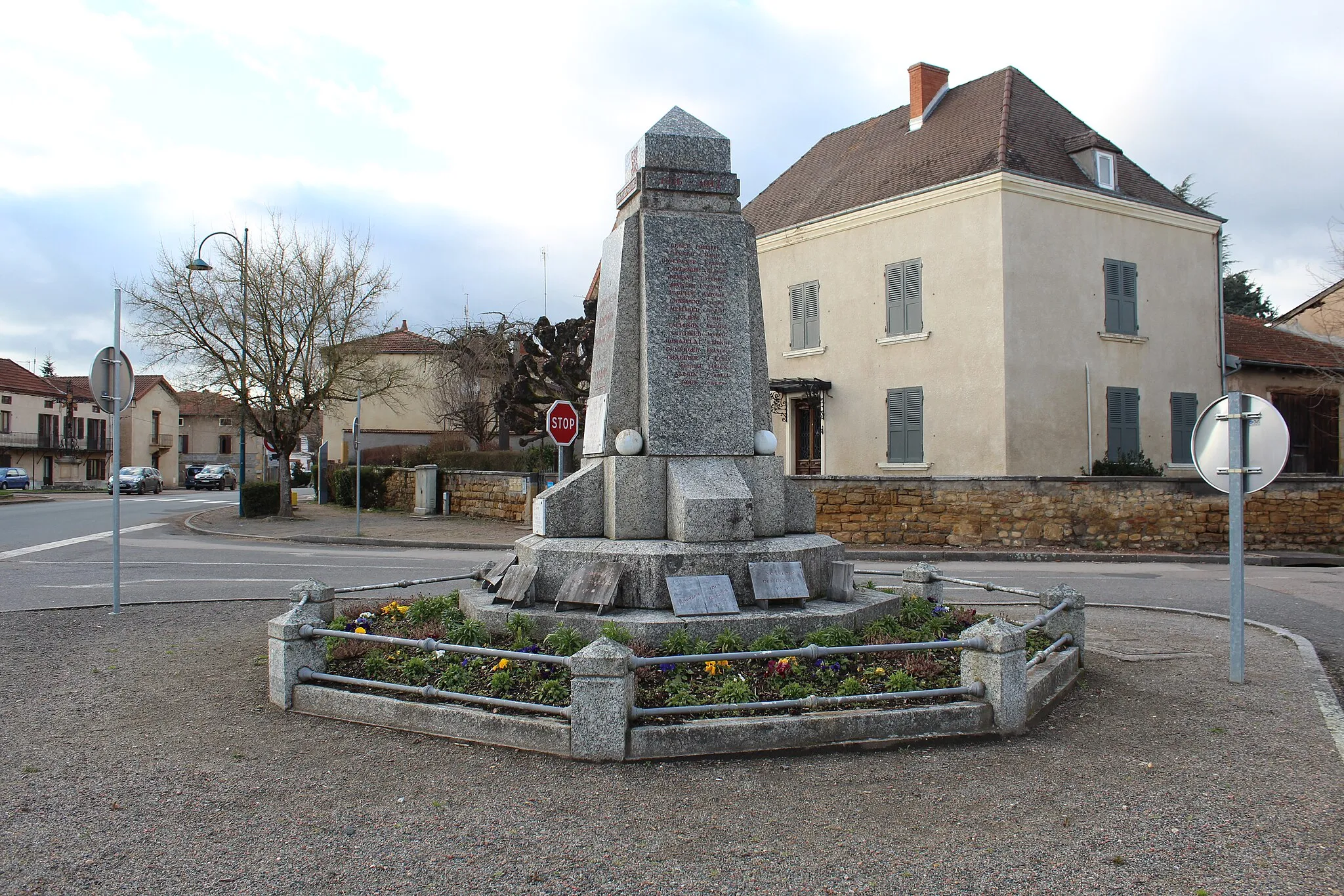 Photo showing: Monument aux morts de Briennon.