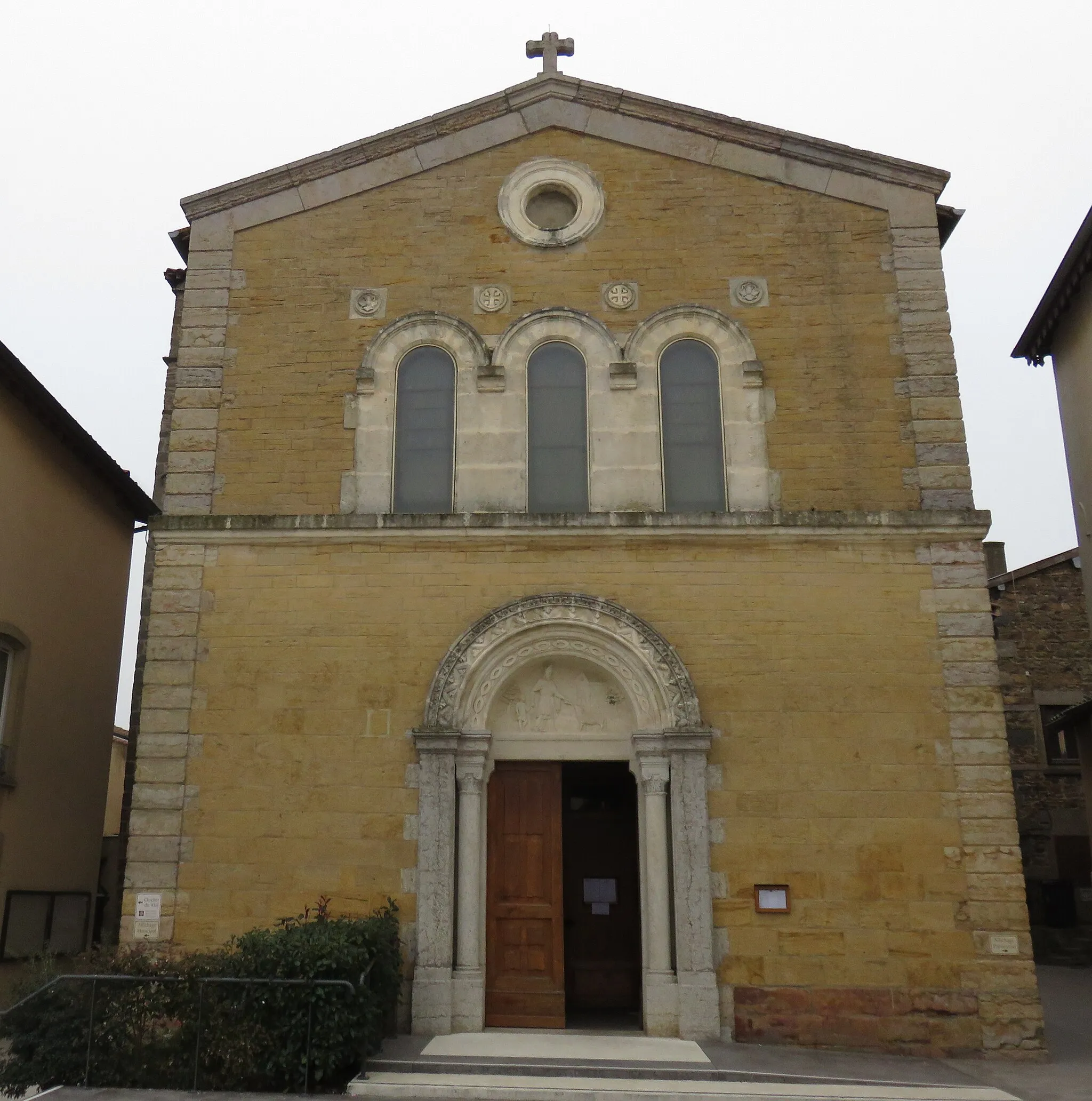 Photo showing: Façade de l'église Saint-Blaise de Brindas (Rhône, France).