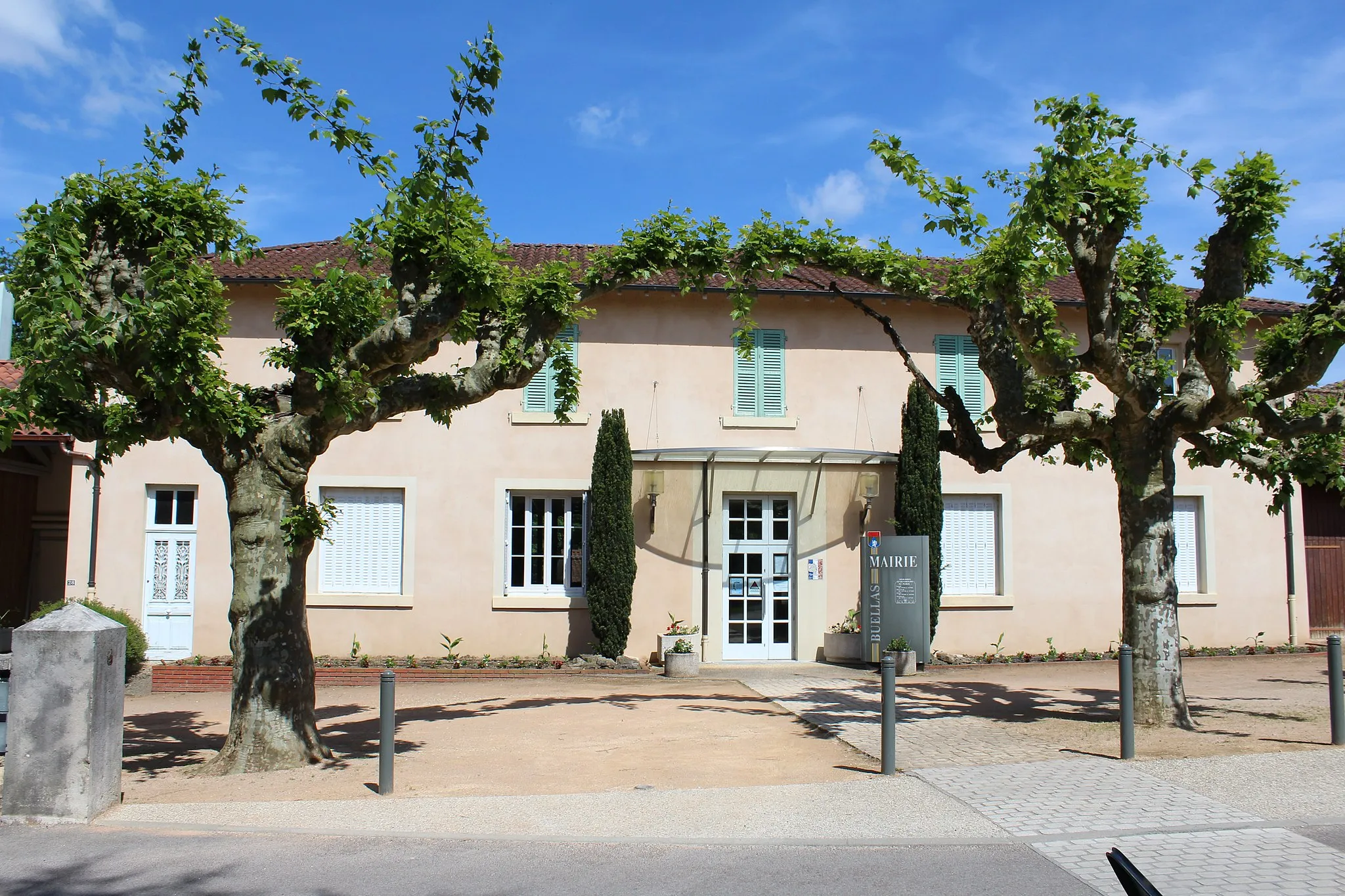 Photo showing: Mairie de Buellas.