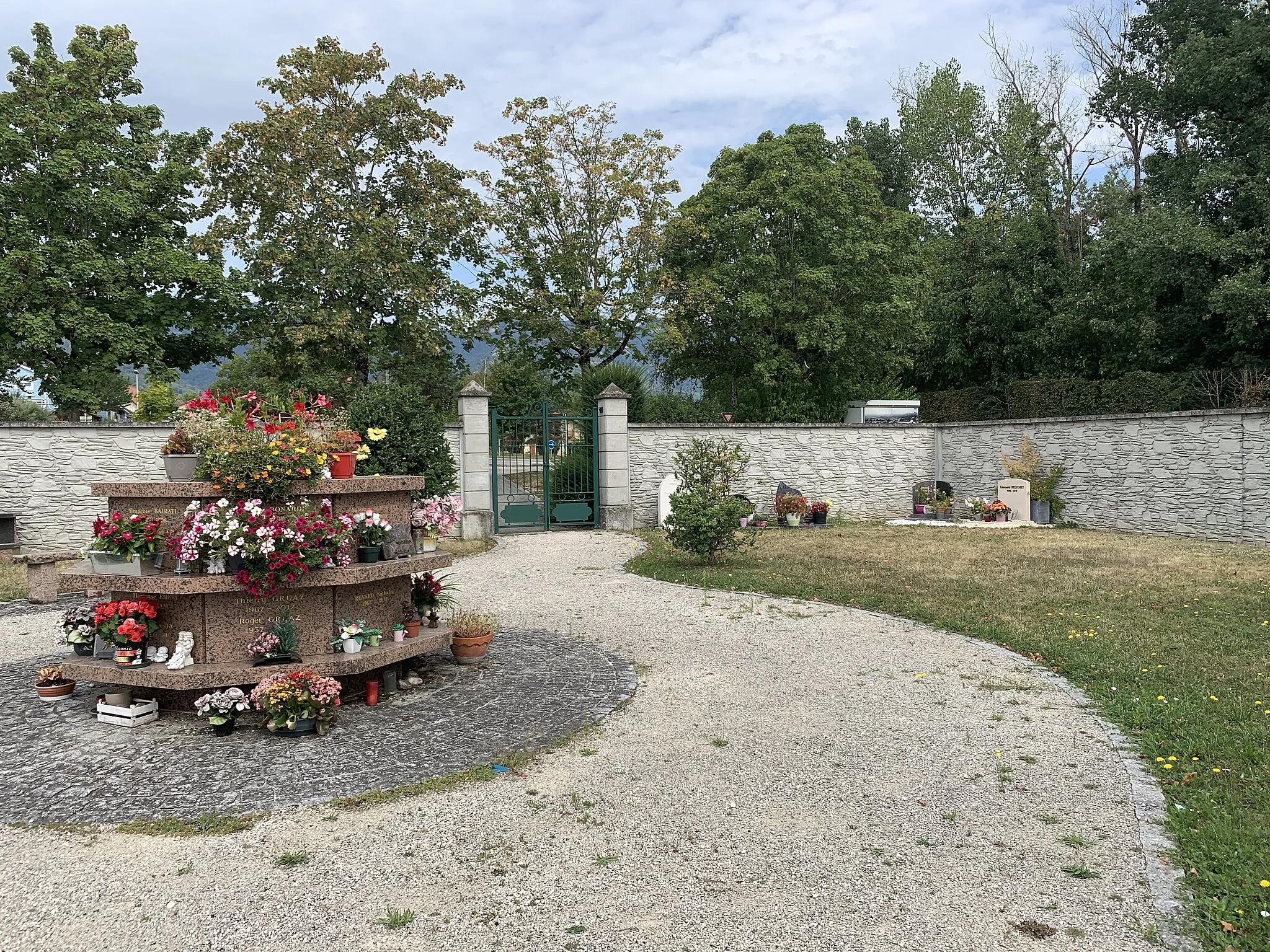 Photo showing: Cimetière de Cessy, Ain.