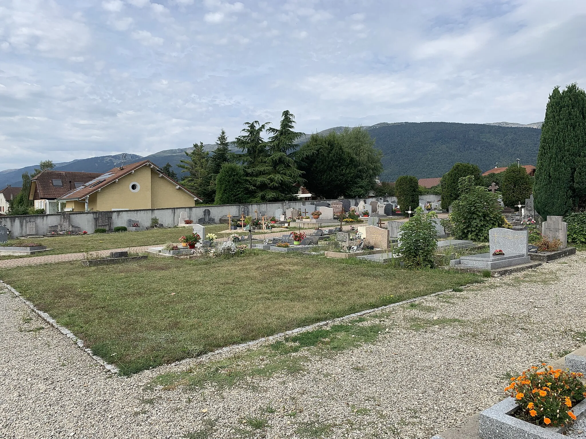 Photo showing: Cimetière de Cessy, Ain.