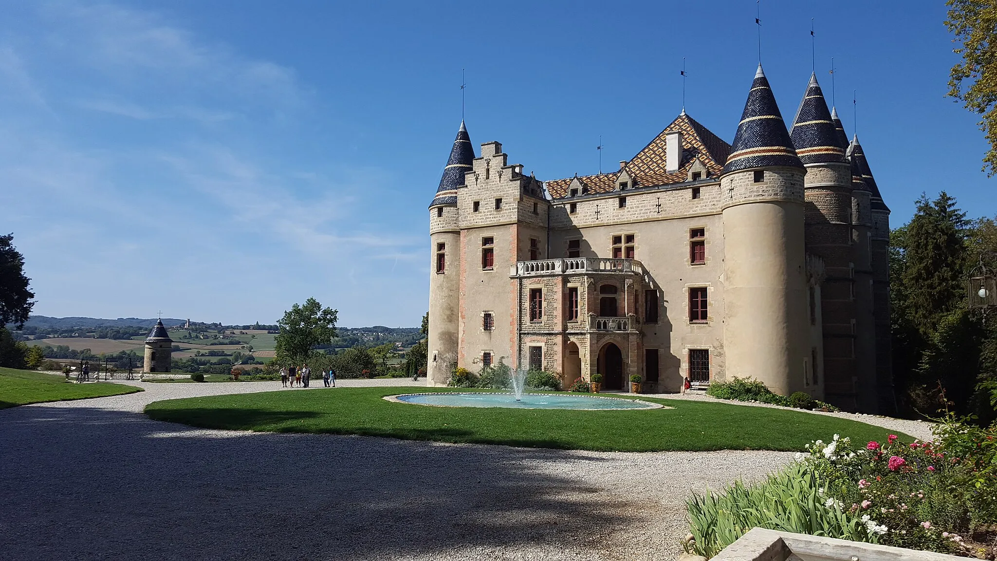 Photo showing: Vue château de Pupetières depuis le portail d'entrée, Chabons, Isère, France