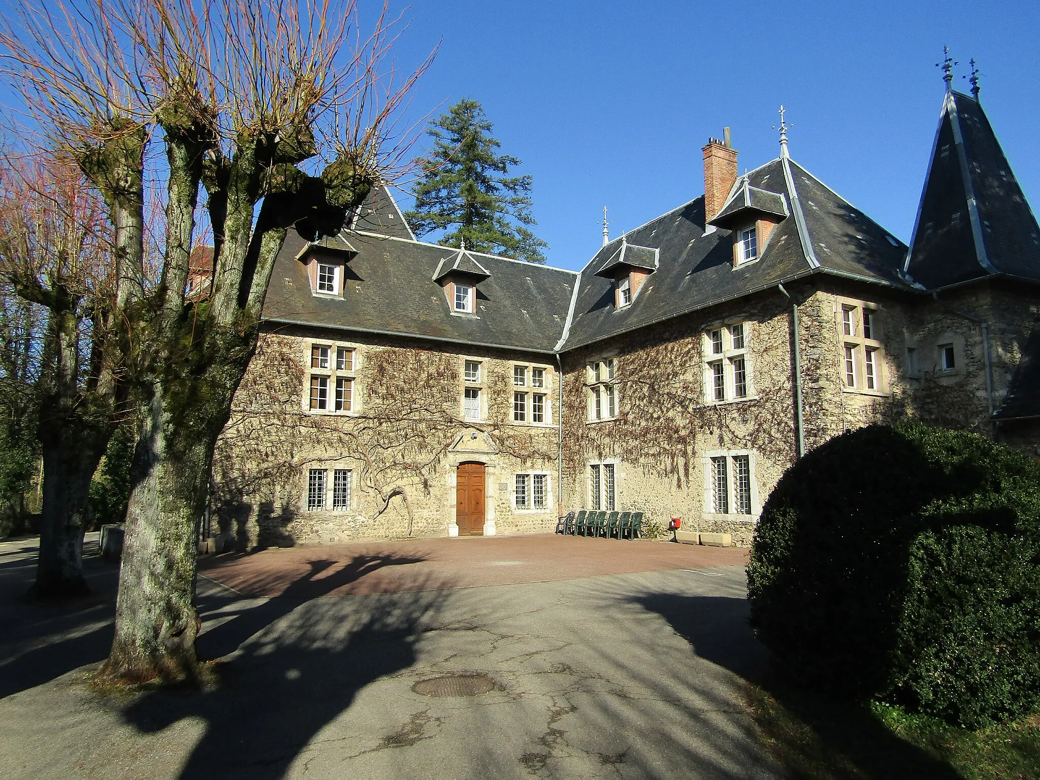 Photo showing: Ancien prieuré de la Touvière à Chabons