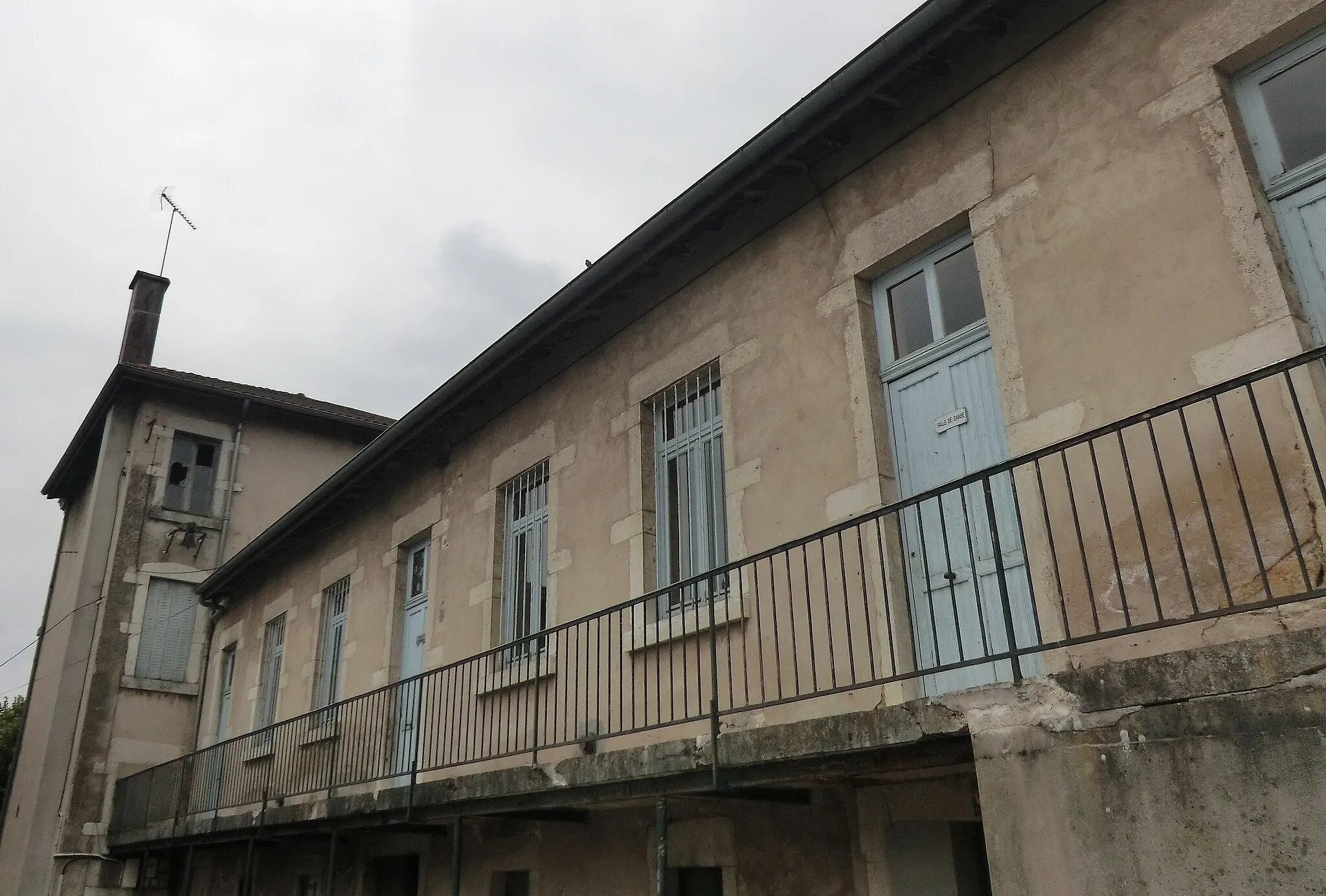 Photo showing: Ancienne école de Chalamont.