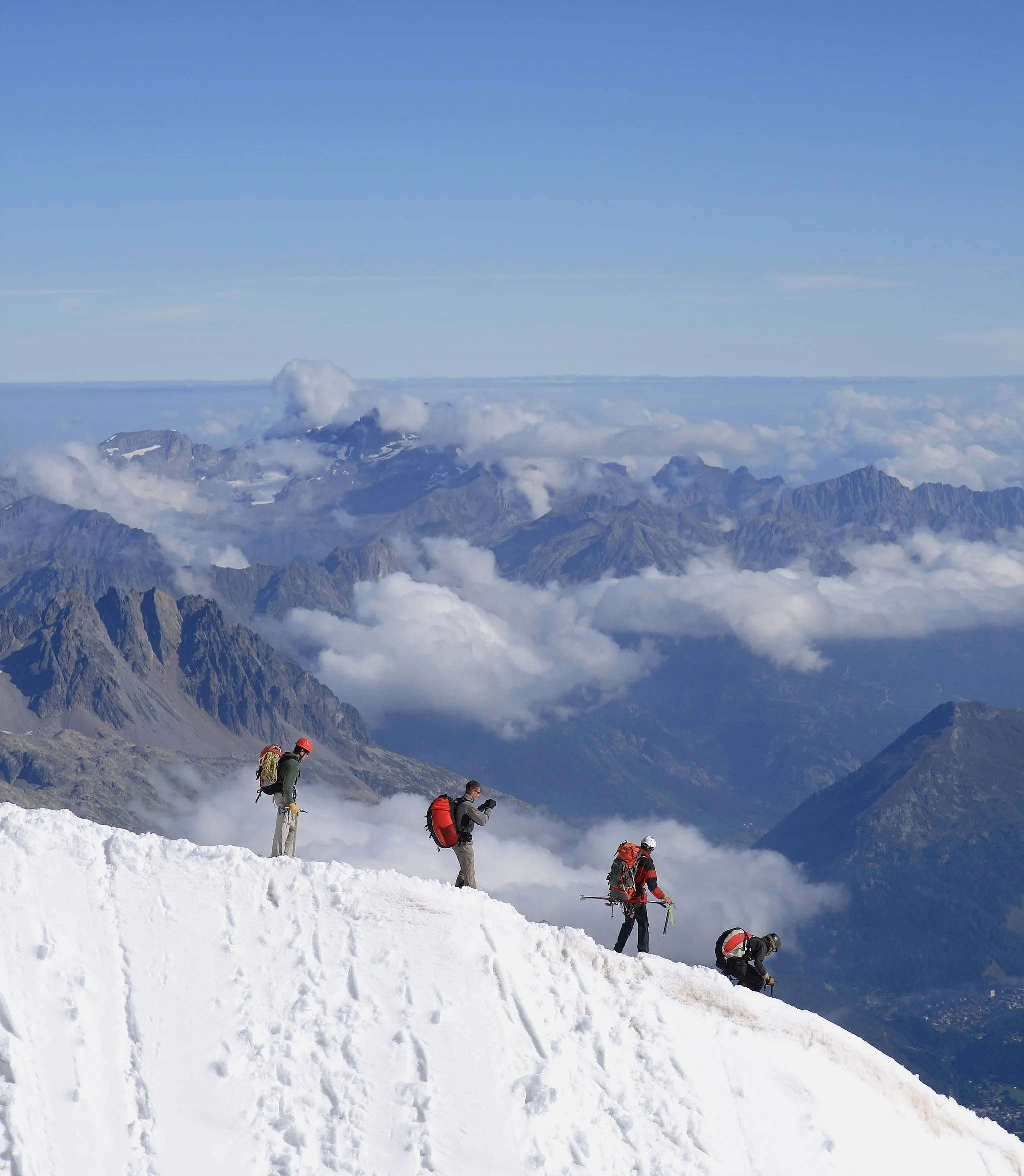 Photo showing: Mountaineers, leaving the top station of the Aiguille du Midi
