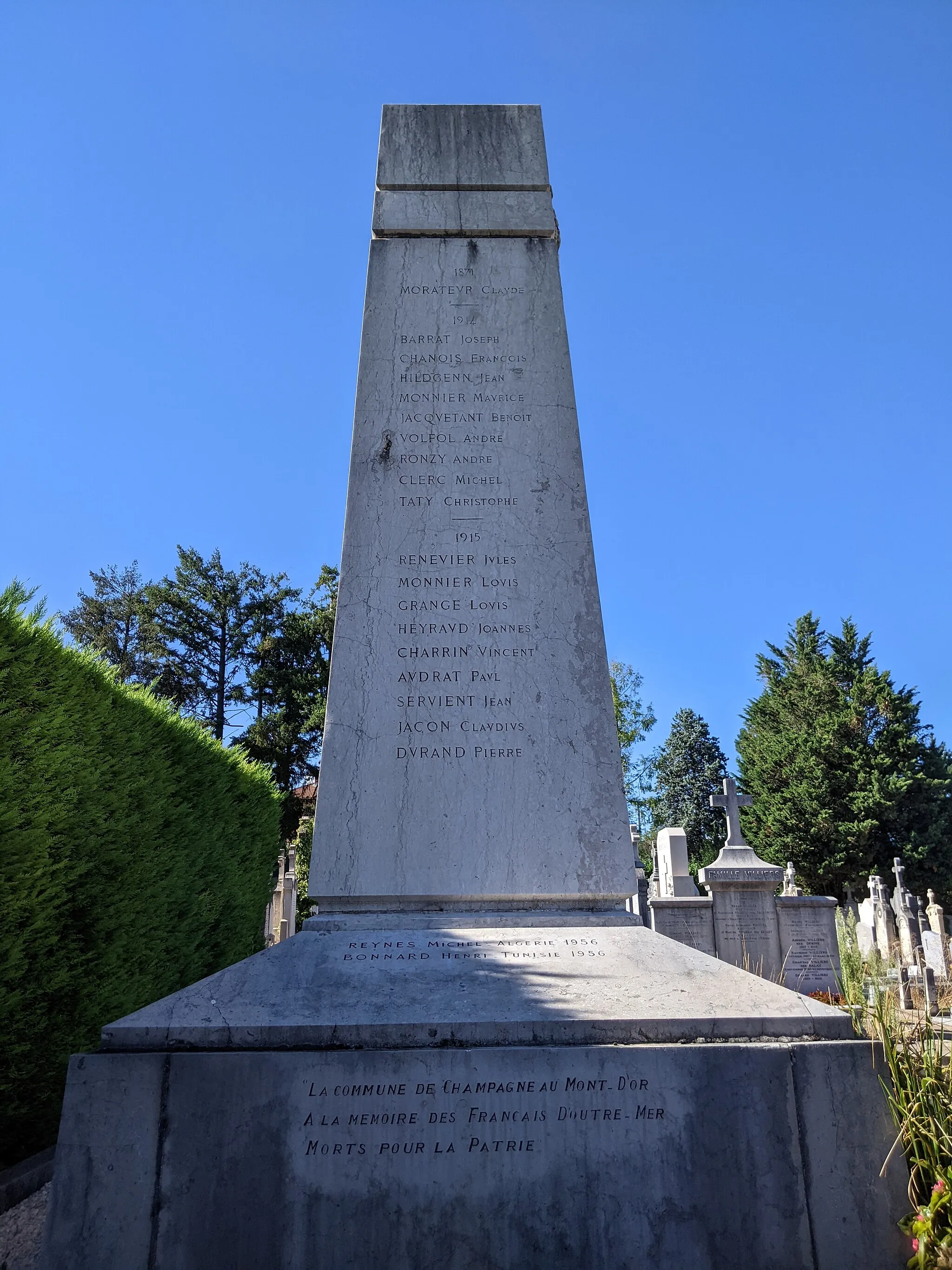 Photo showing: Monument aux morts, dans le cimetière de Champagne-au-Mont-d'Or (Rhône, France).