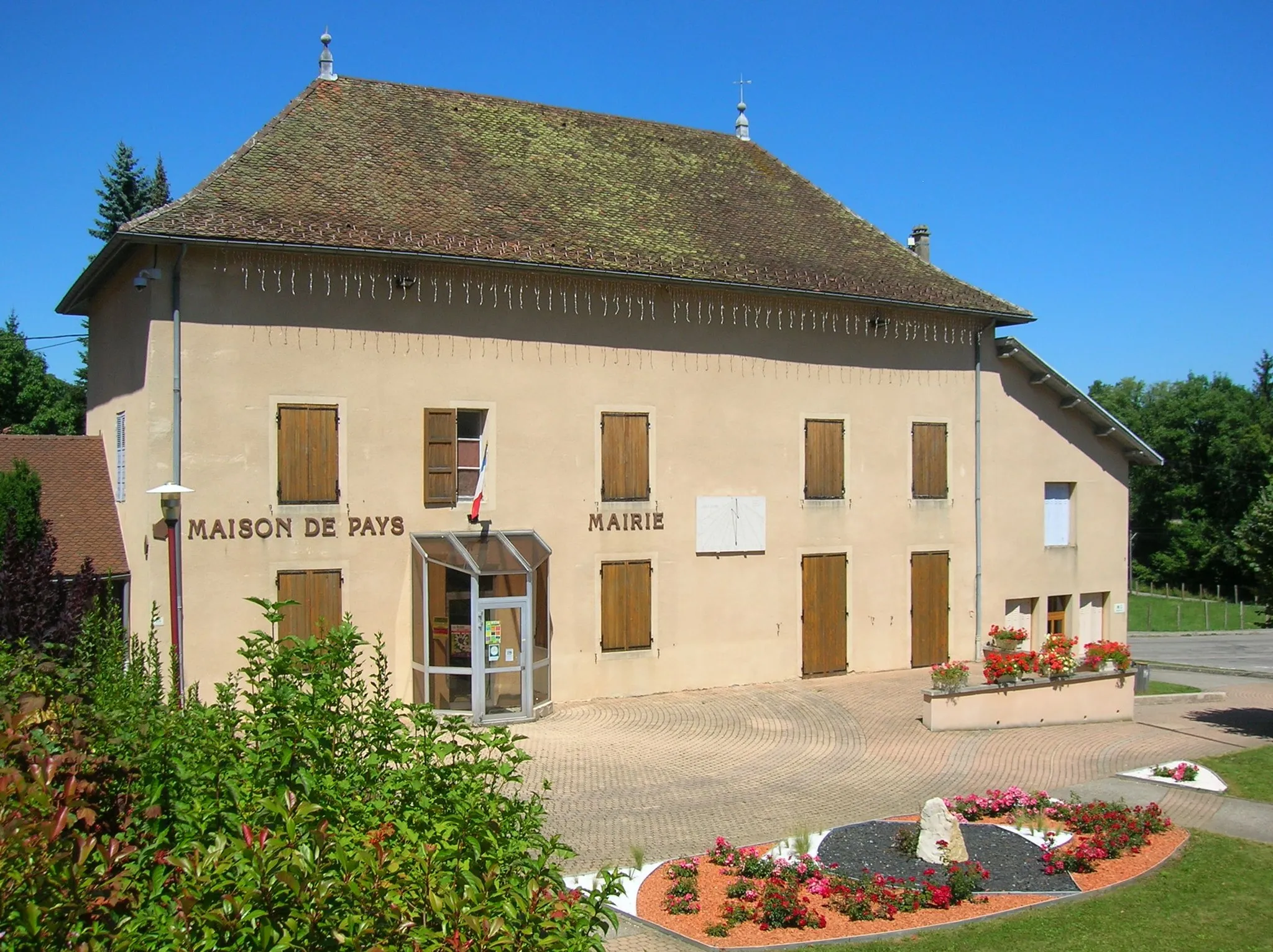 Photo showing: mairie et ancien musée de Charavines, Isère, AuRA, France.