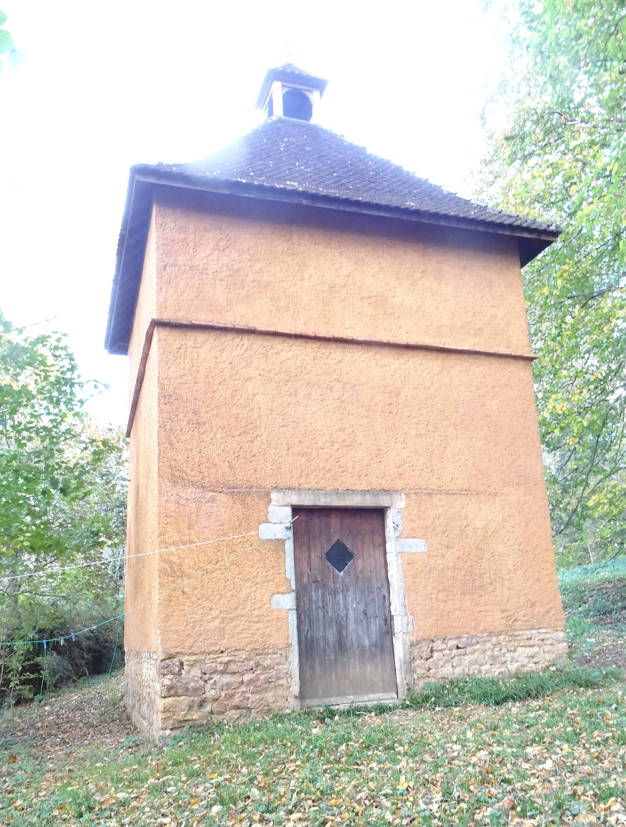 Photo showing: autre photo du pigeonnier de Machy