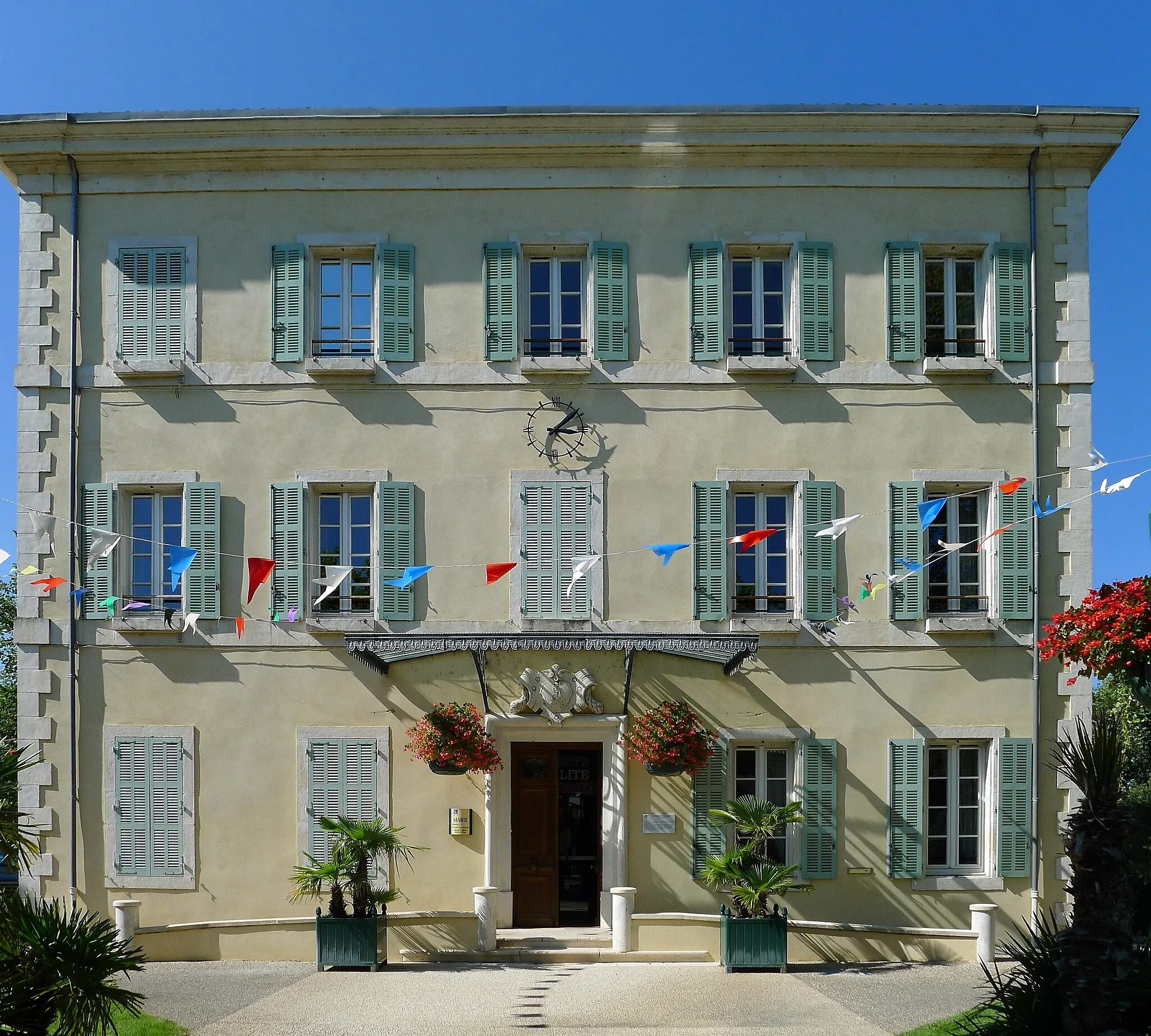 Photo showing: Town hall of Châteauneuf-du-Rhône - Drôme - France