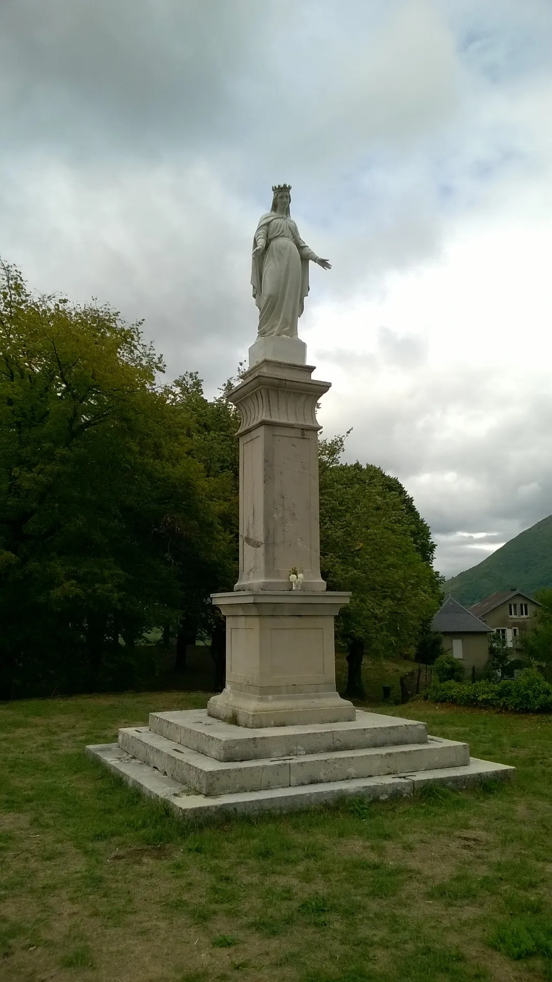 Photo showing: Statue La Vierge du Rocher in Châtillon-en-Michaille.