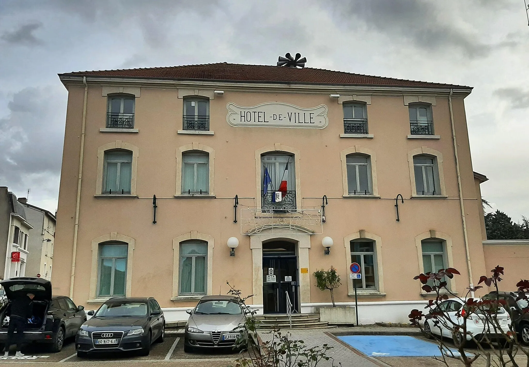 Photo showing: Mairie de Chazelles-sur-Lyon