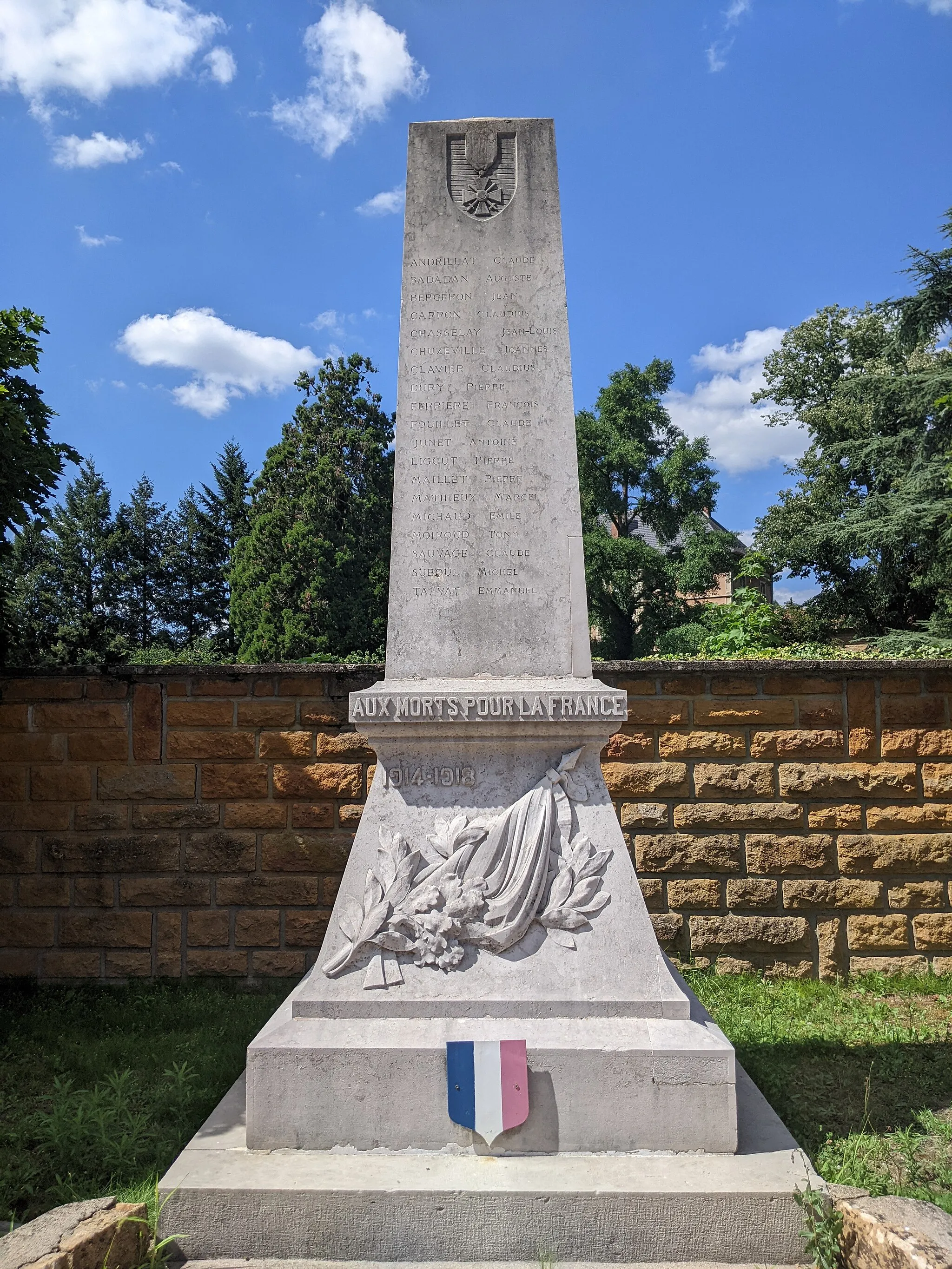Photo showing: Monument aux morts de Chessy, dans le département du Rhône (France).