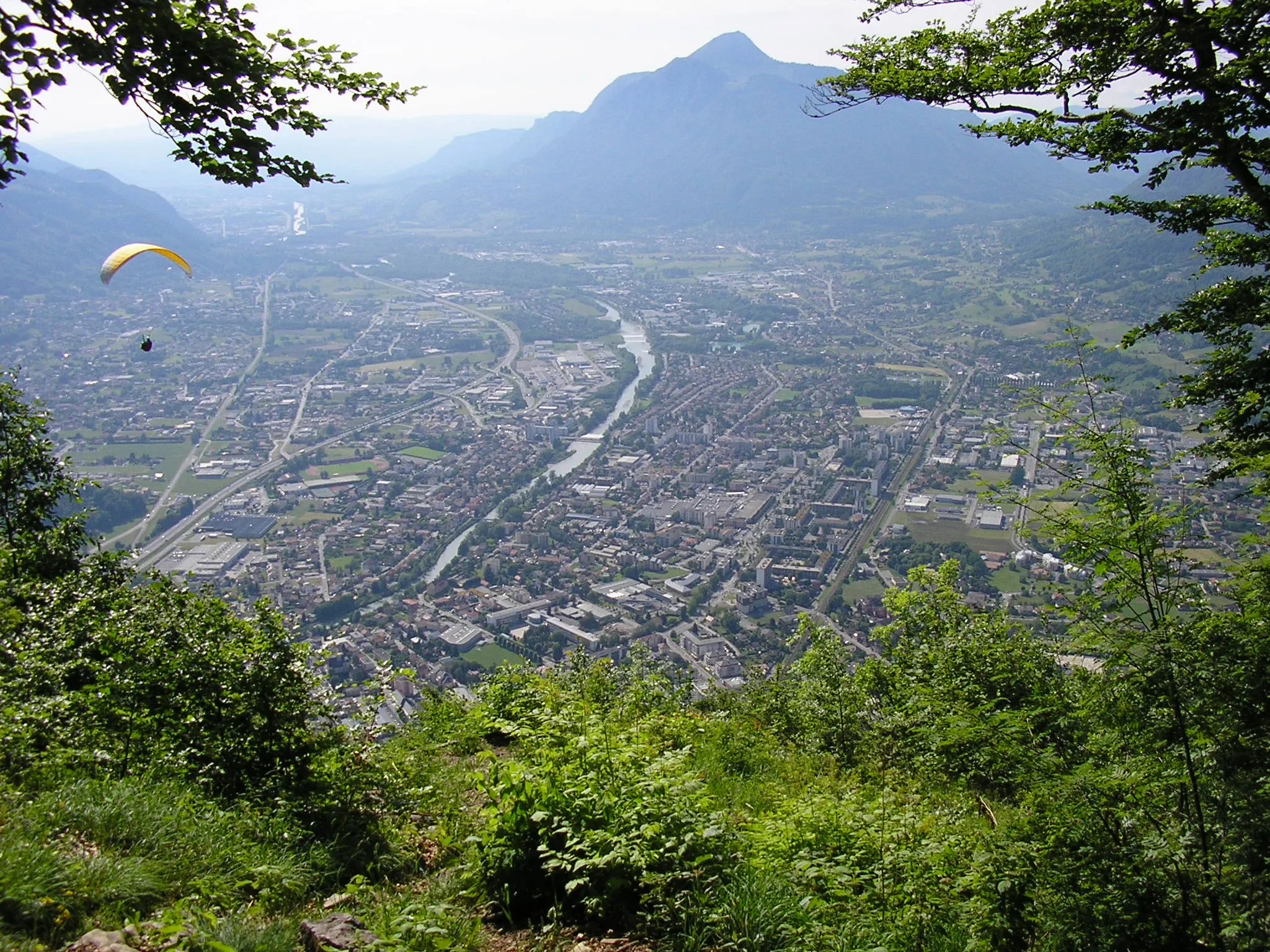 Photo showing: Vue de Cluses depuis la pointe de Chevran