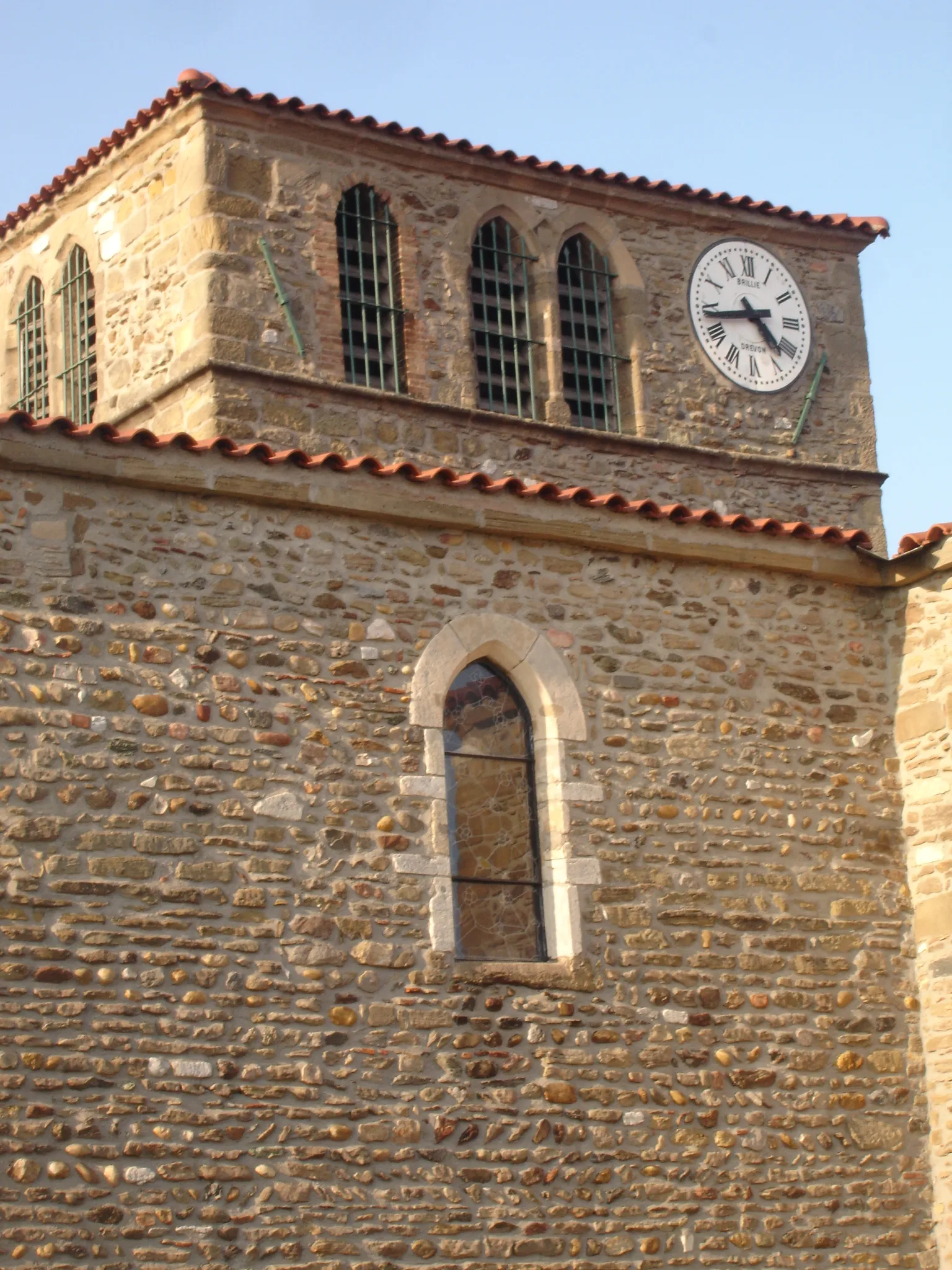 Photo showing: Communay (69) : Le clocher de l'église