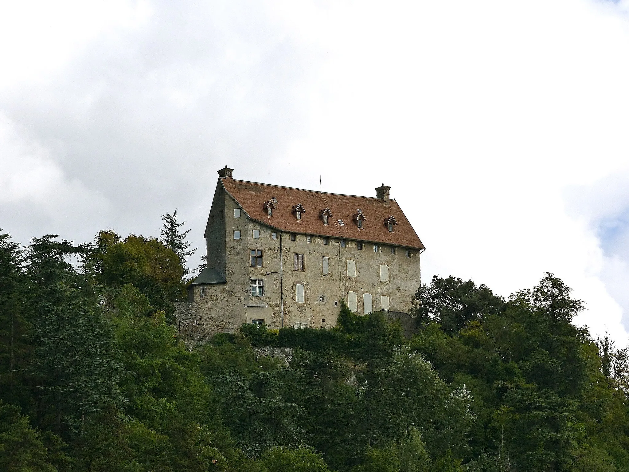 Photo showing: Le château de Bouquéron à Corenc (38) sur son éperon rocheux