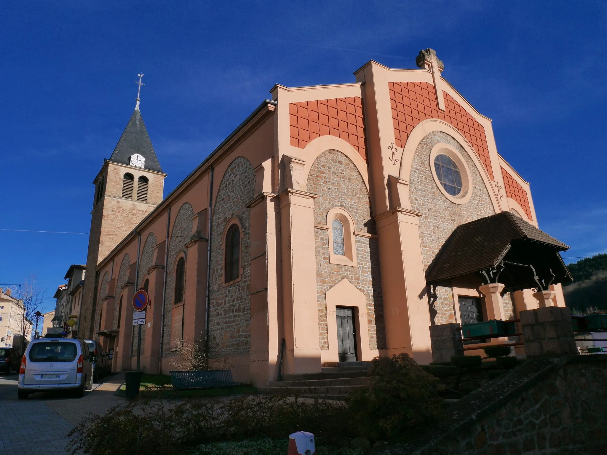 Photo showing: L'église Saint-Etienne de Cours-la-Ville