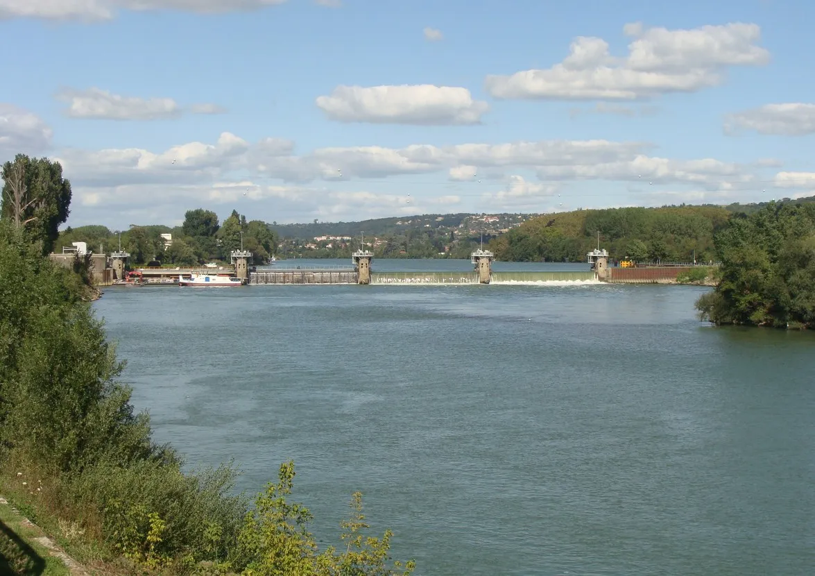 Photo showing: Le barrage de Rochetaillée-sur-Saône vu du pont de Couzon-au-Mont-d'Or (Rhône).