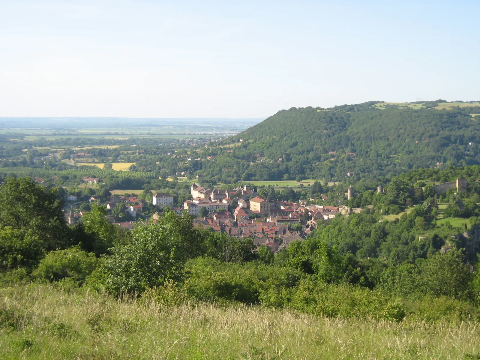 Photo showing: Crémieu vue depuis les hauteurs de Blied.