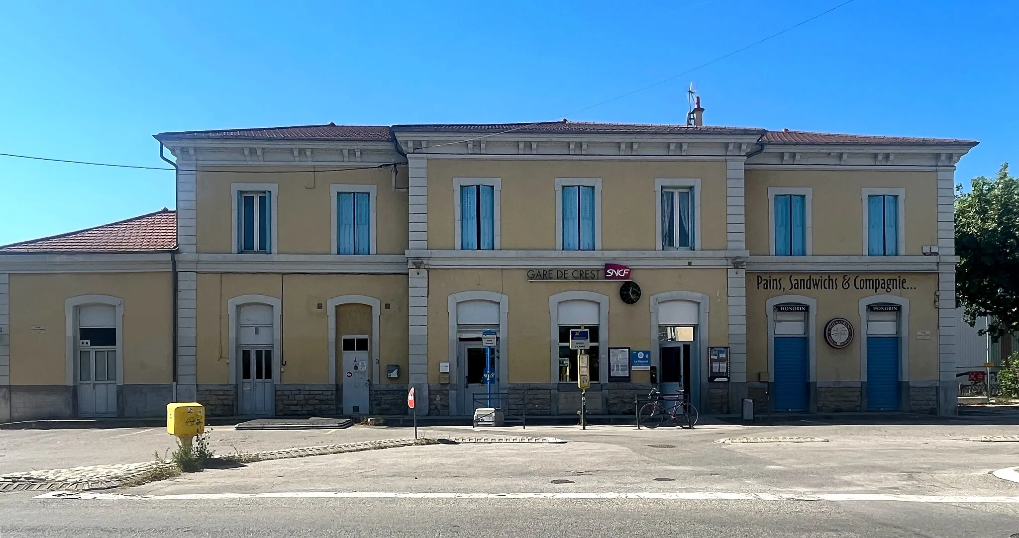 Photo showing: Gare de Crest (Drôme) en septembre 2023.