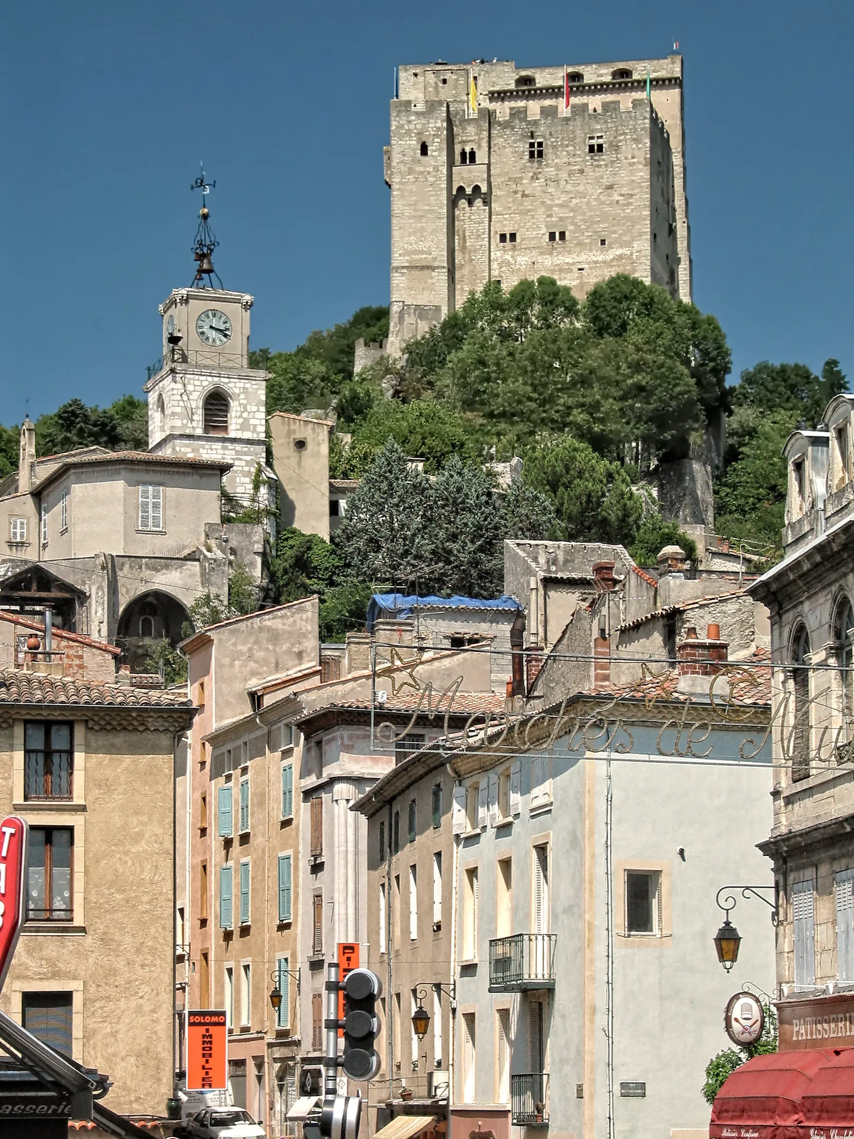 Photo showing: View of the City and the Tower of Crest, Drôme, France