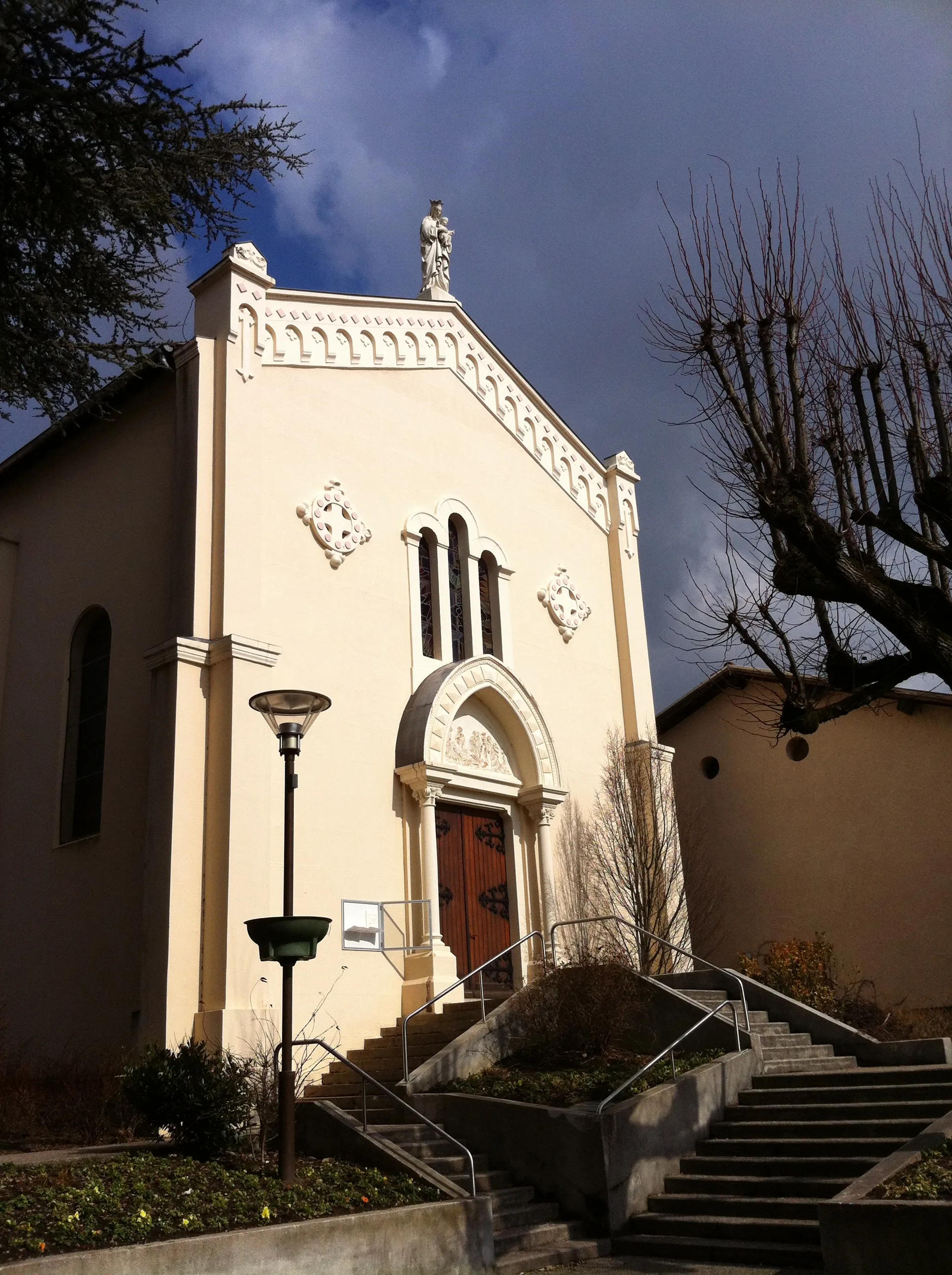 Photo showing: Church of Dagneux.