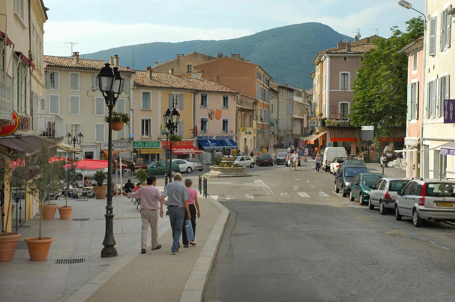Photo showing: Place centrale de Dieulefit