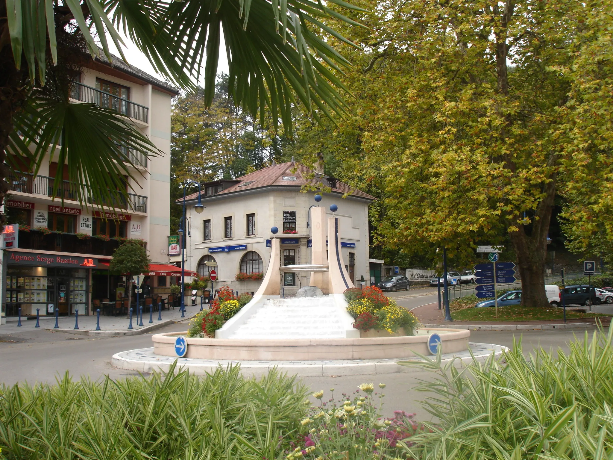 Photo showing: Divonne-les-Bains : fontaine-jeux d'eau