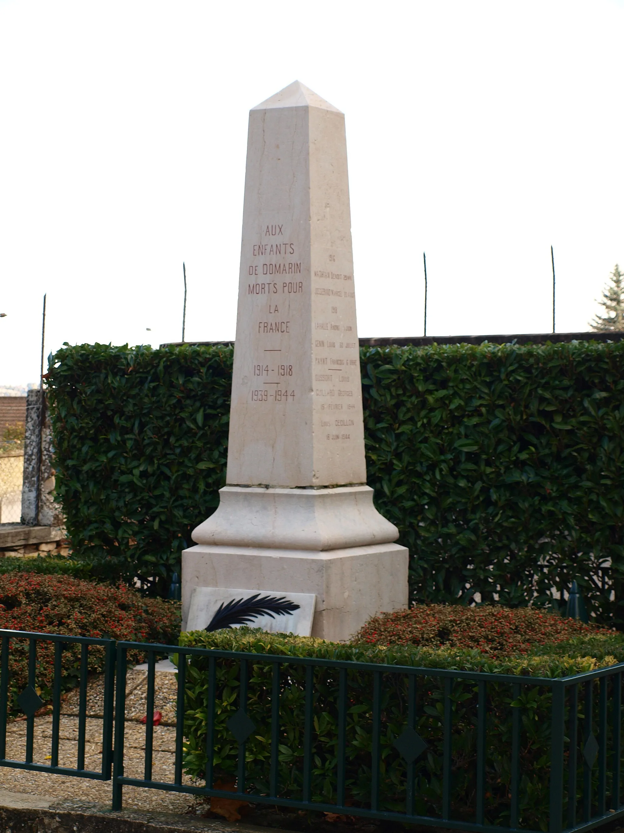 Photo showing: Domarin (Isère, France) ; monument aux morts